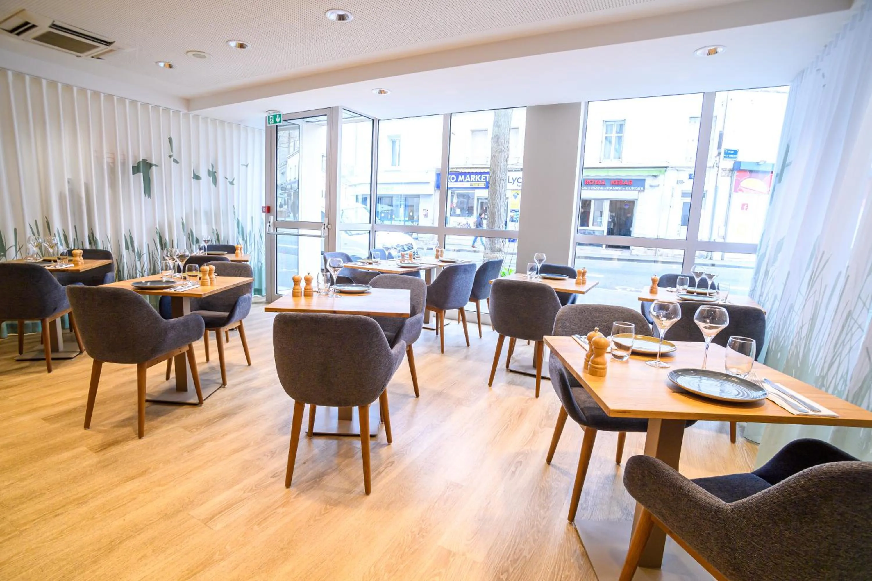 Restaurant/places to eat in ibis Styles Tours Centre