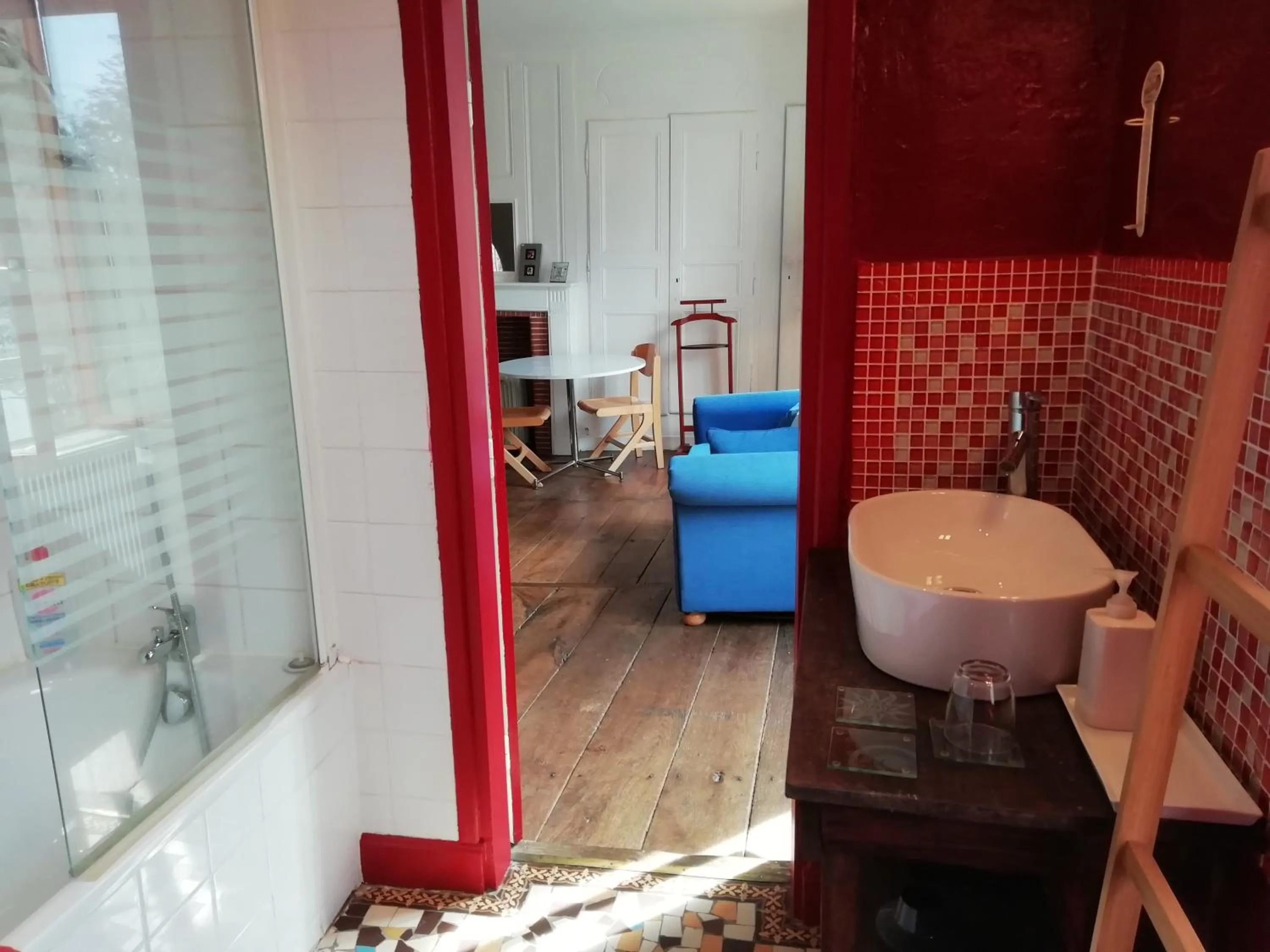 Bathroom in 3 Place des Arbres, Chambres D'Hôtes, Felletin