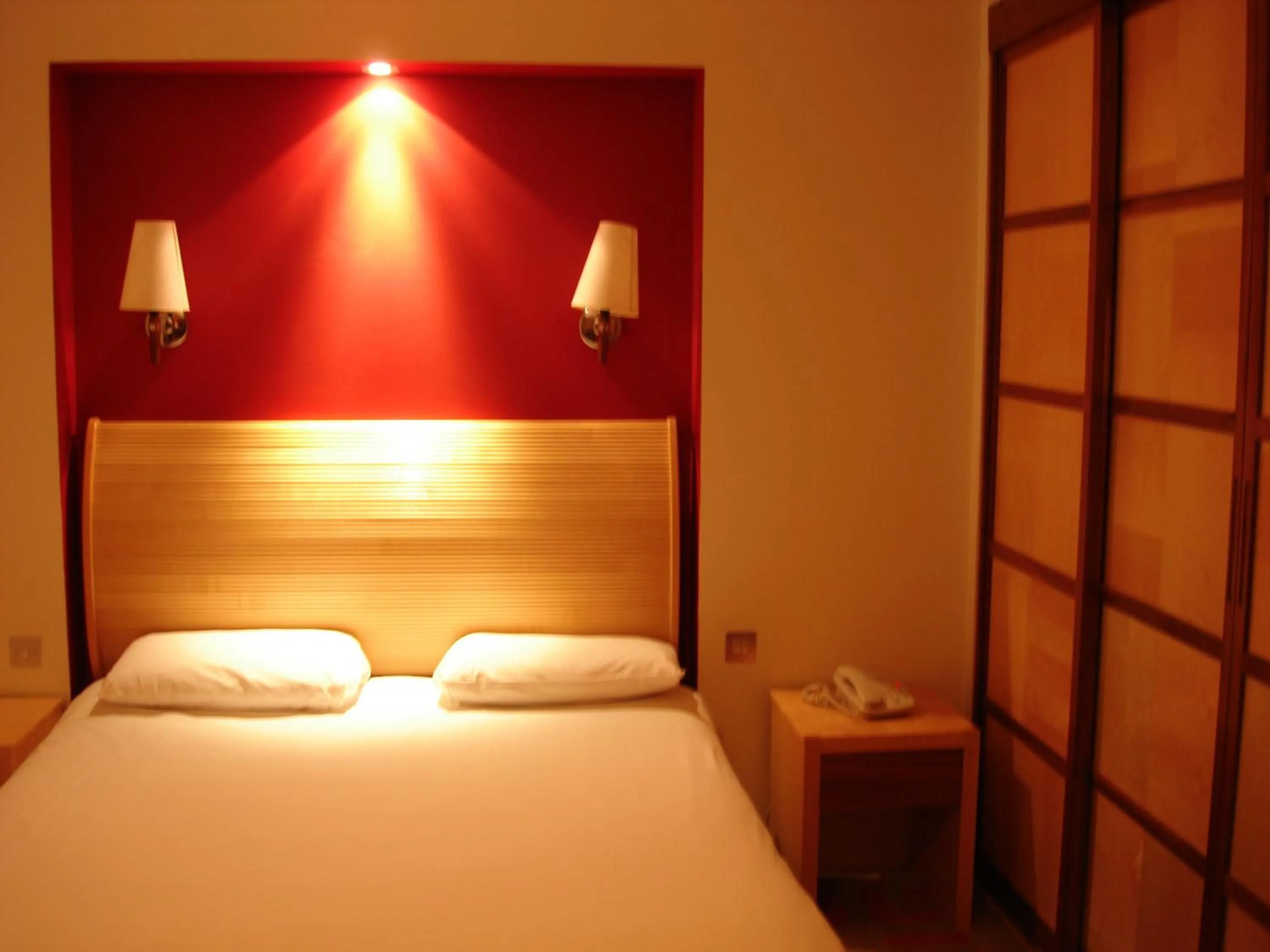 Bed in The Britannia Nottingham Hotel