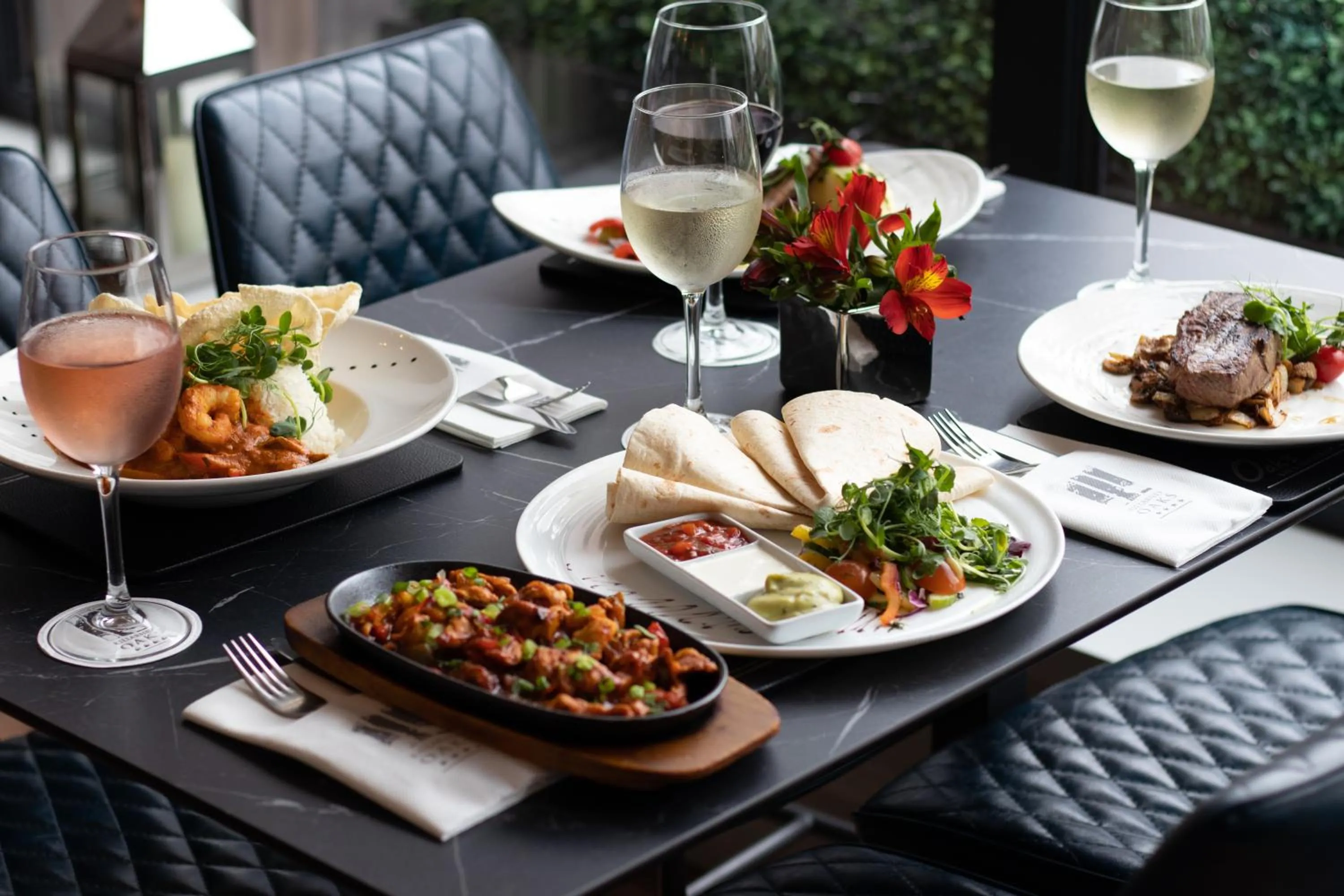 Restaurant/places to eat in Killarney Oaks Hotel