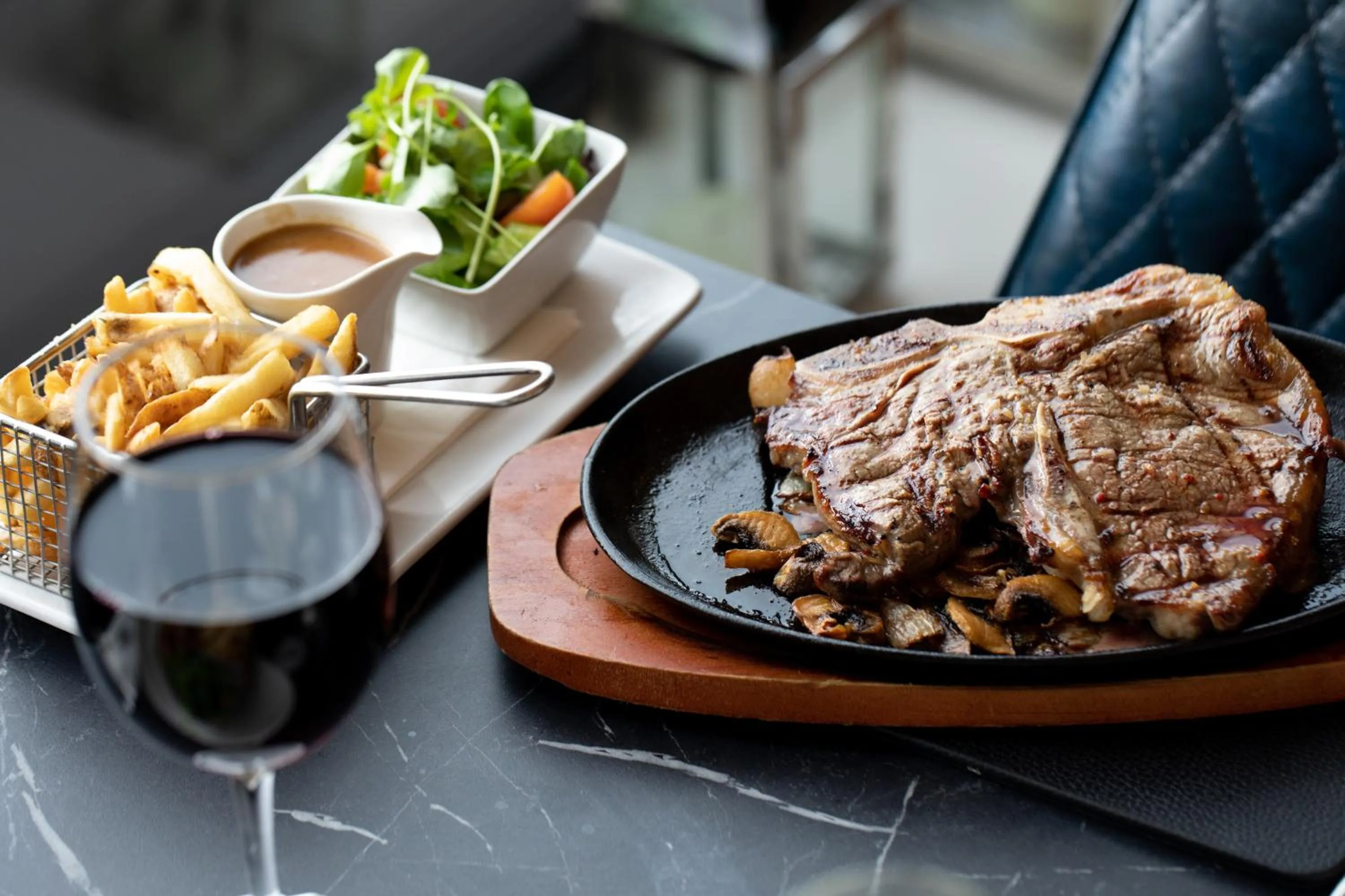 Restaurant/places to eat in Killarney Oaks Hotel