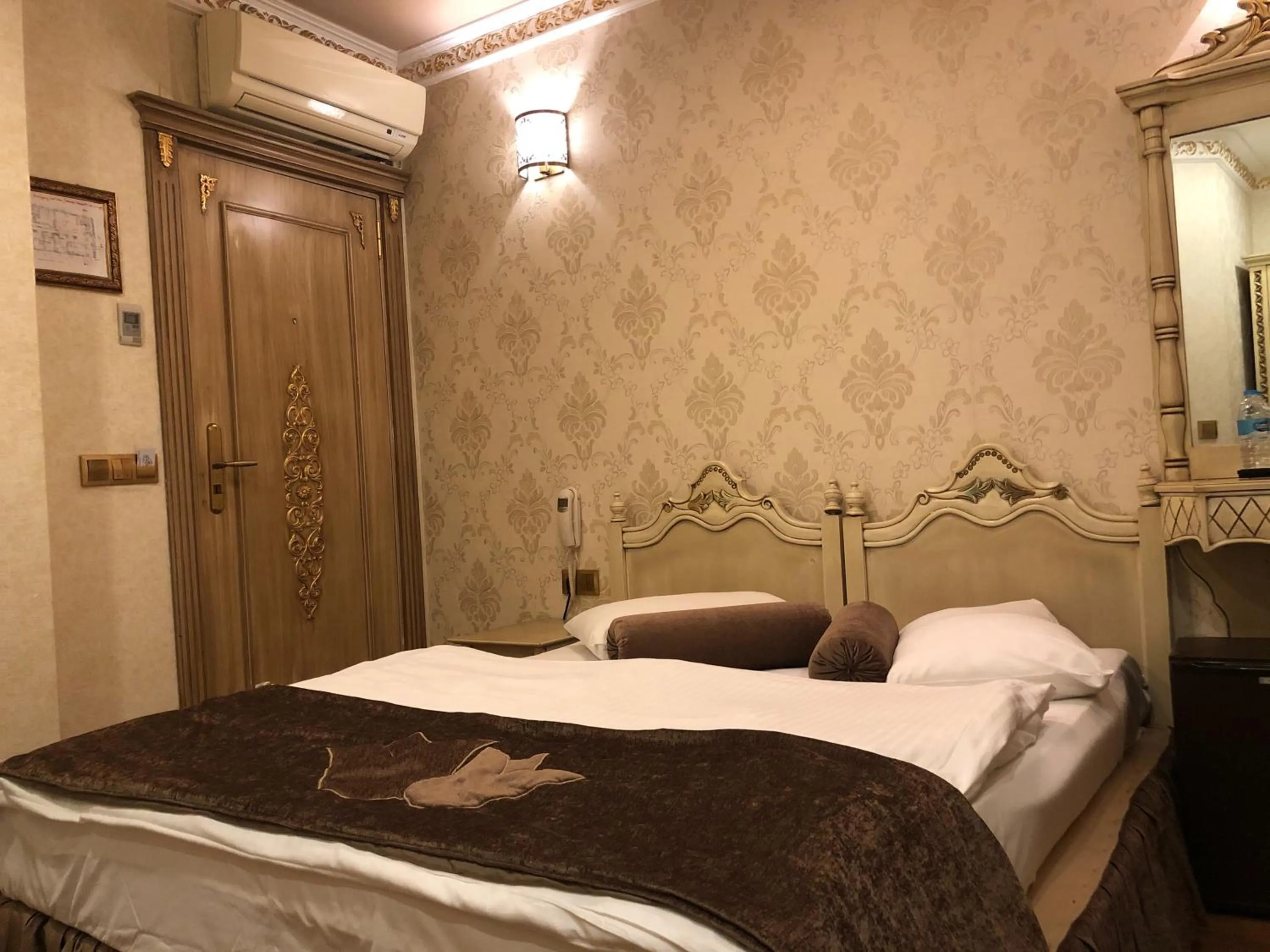 Photo of the whole room, Bed in Kaftan Hotel