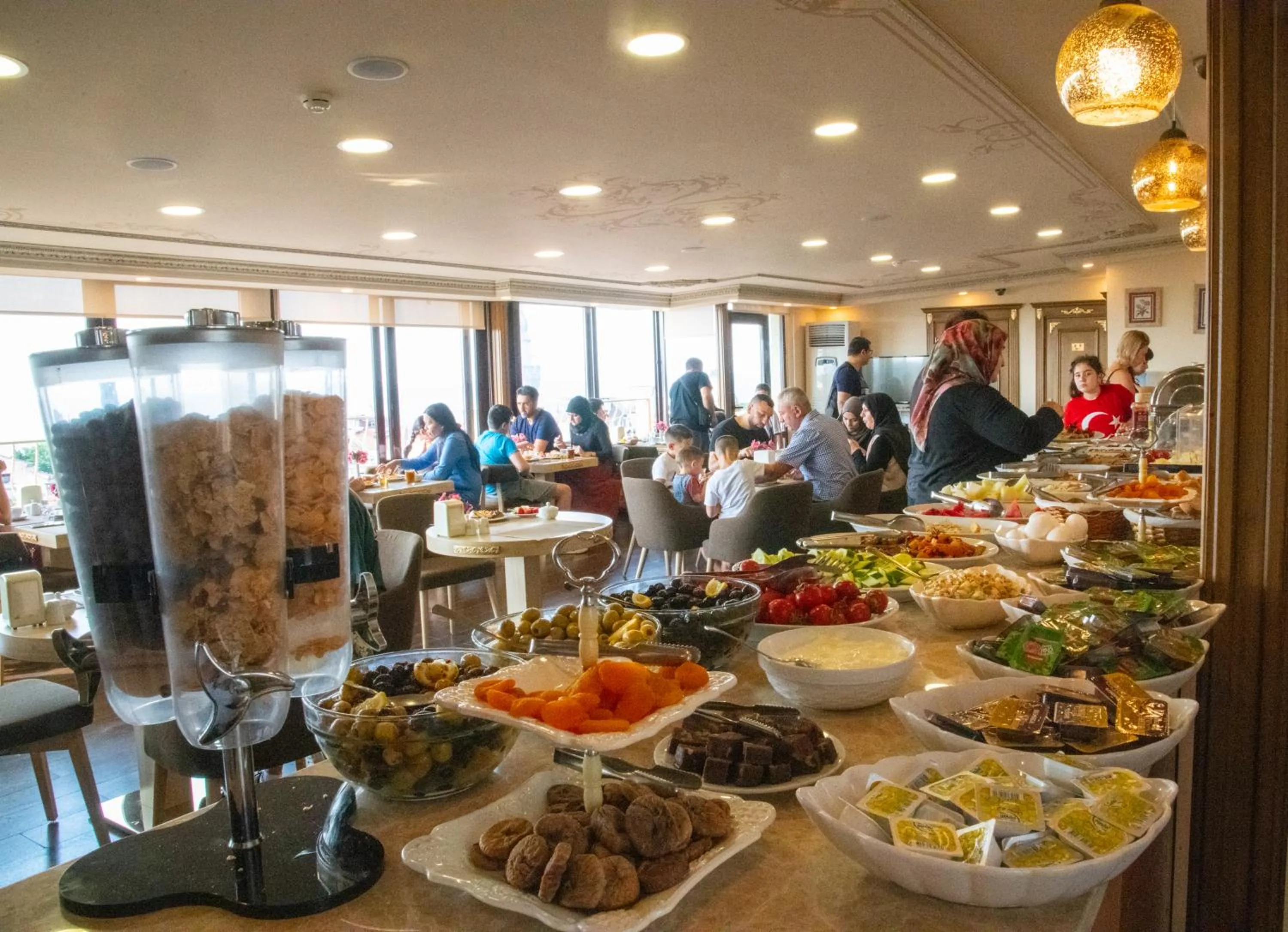 Restaurant/places to eat in Kaftan Hotel