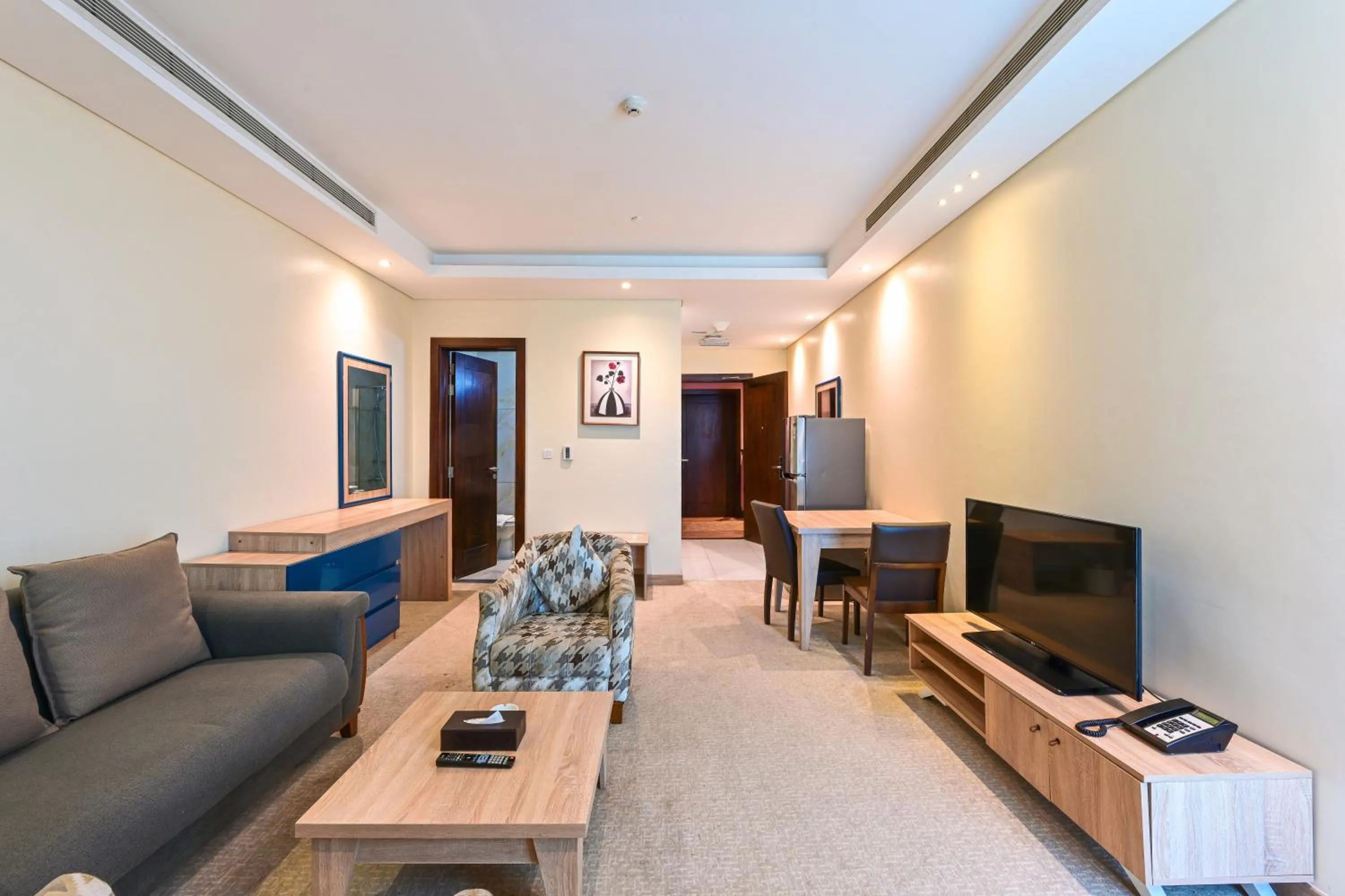 TV and multimedia in Al Mansour Suites Hotel