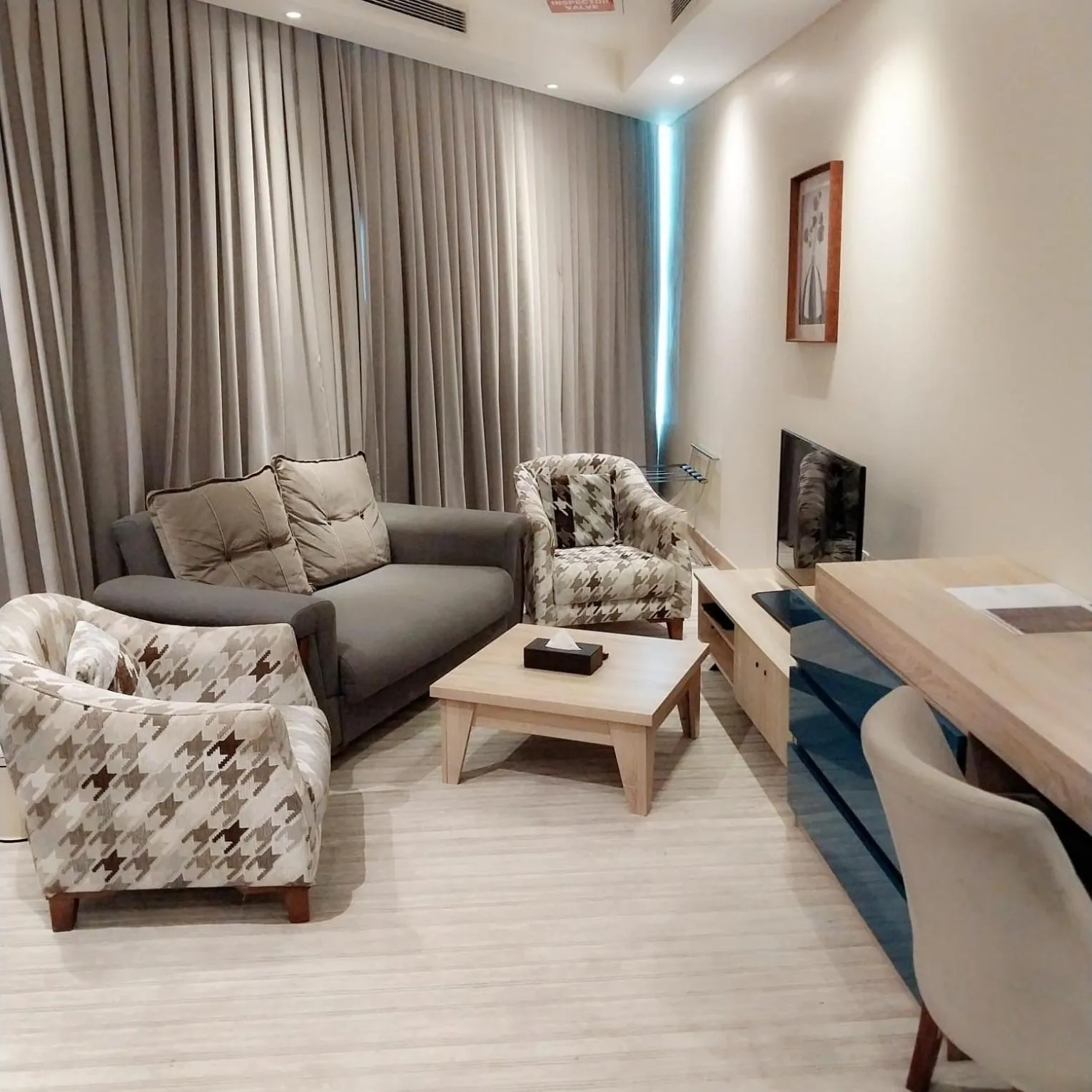 TV and multimedia in Al Mansour Suites Hotel