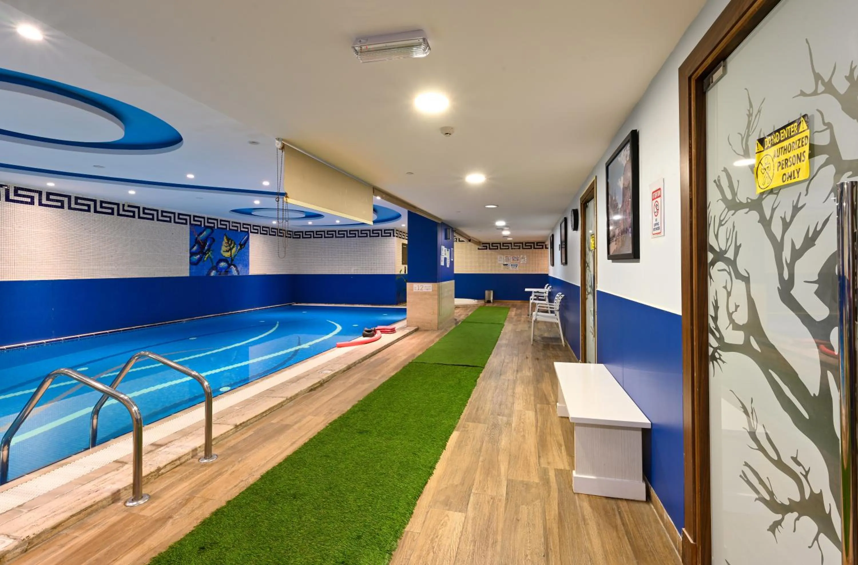 Hot Tub in Al Mansour Suites Hotel