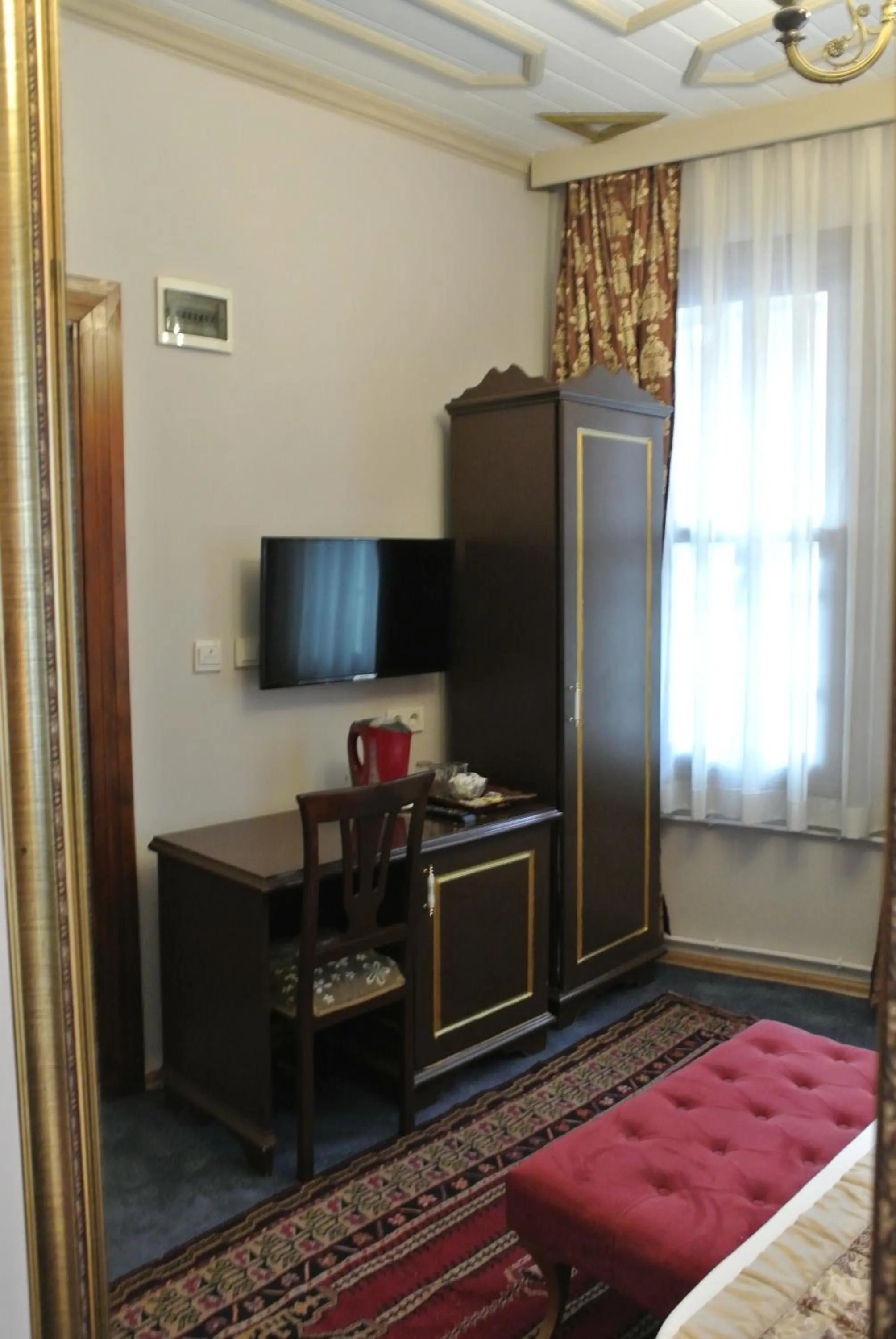 TV and multimedia, Bed in Emirhan Inn Hotel, Sultanahmet