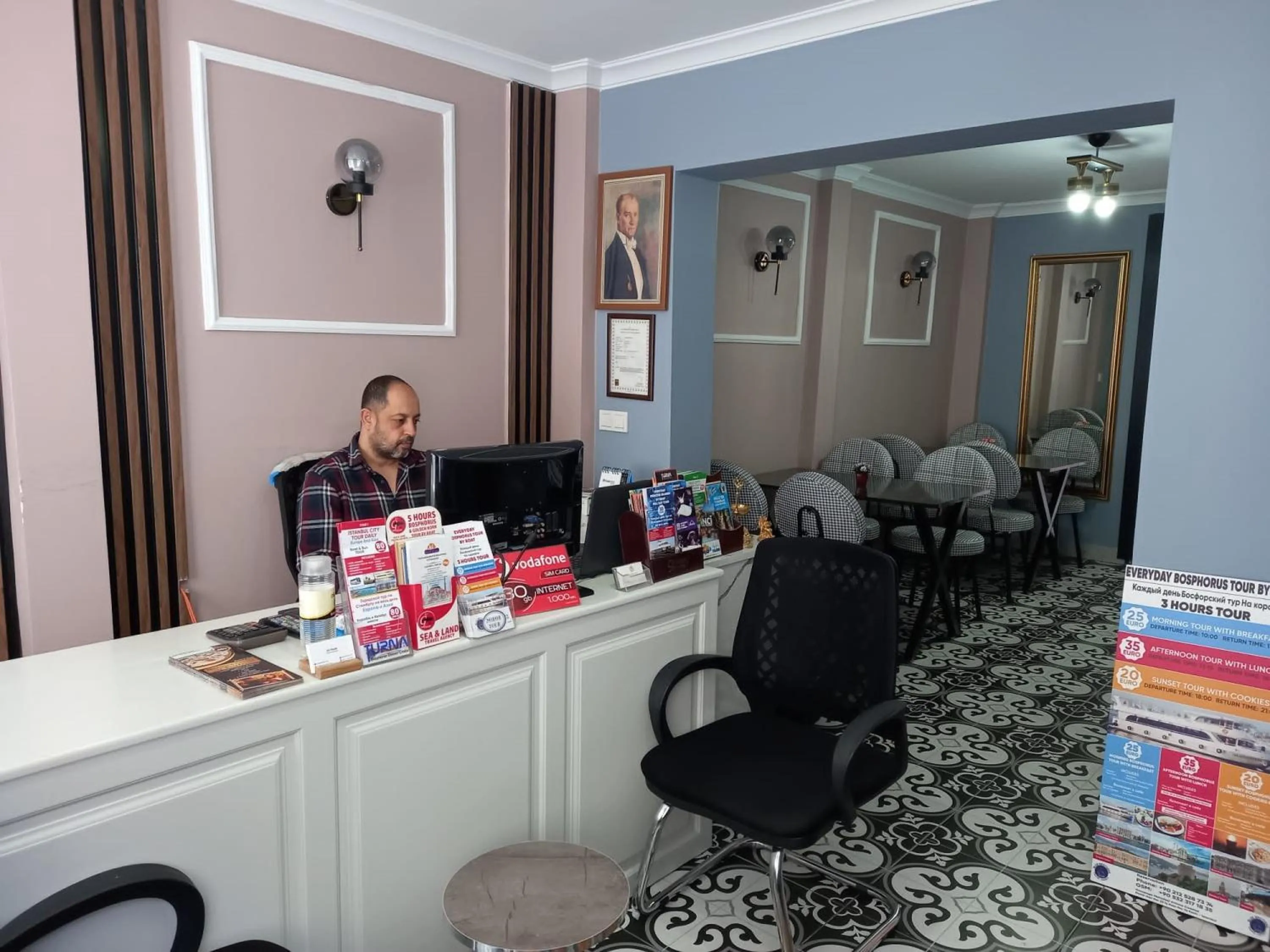 Lobby or reception in Emirhan Inn Hotel, Sultanahmet