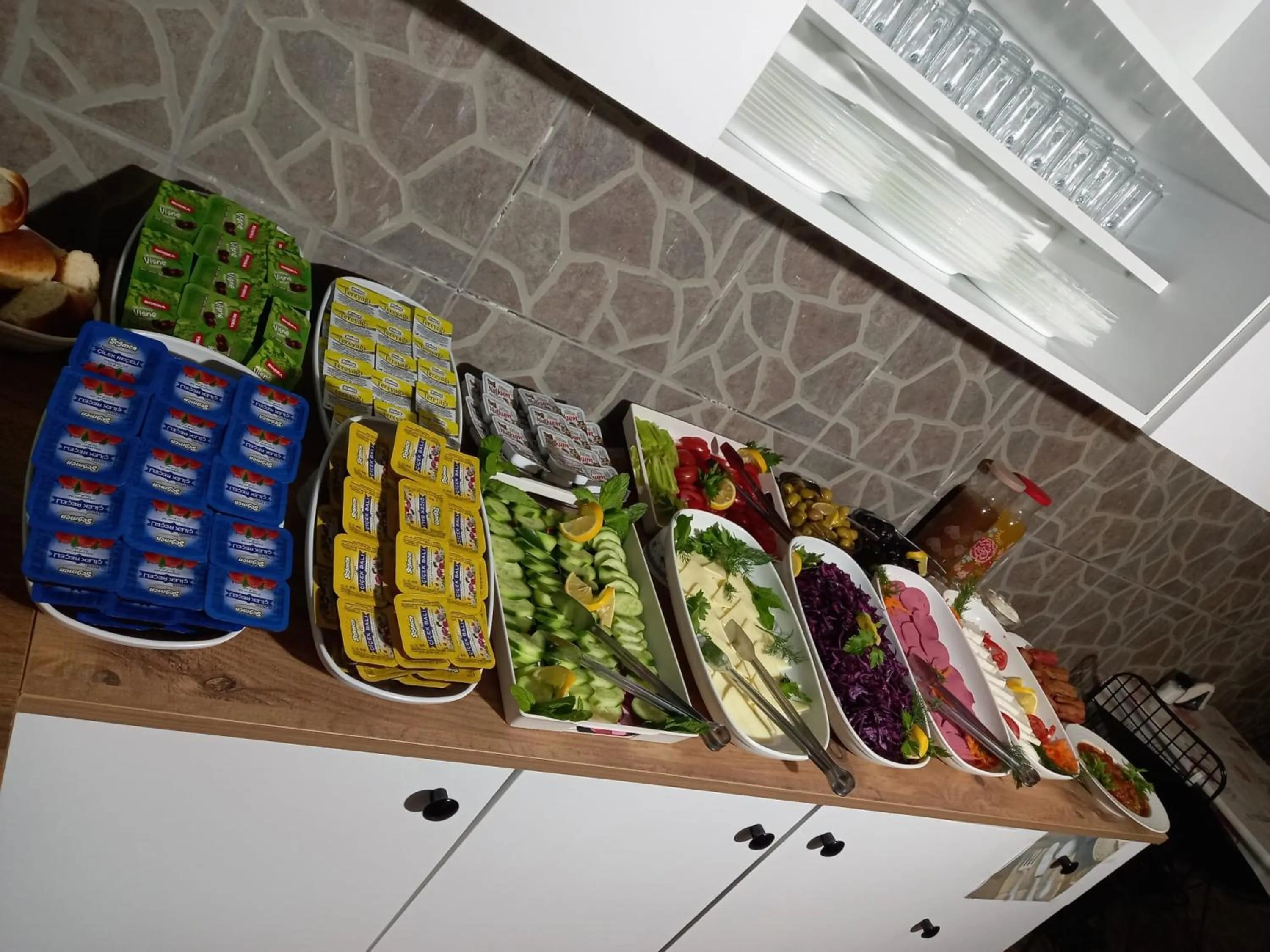 Breakfast in Emirhan Inn Hotel, Sultanahmet