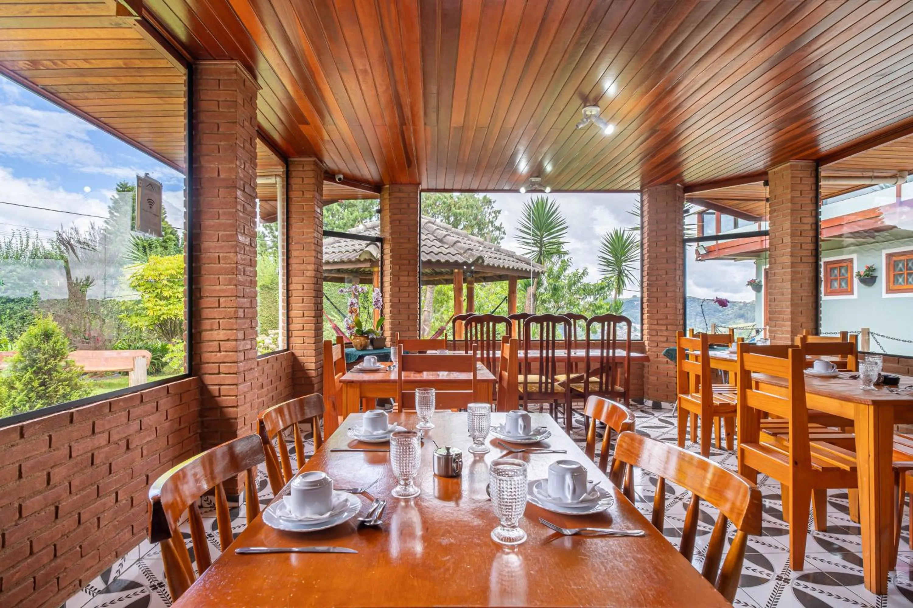 Restaurant/places to eat in Pousada Araucária Village
