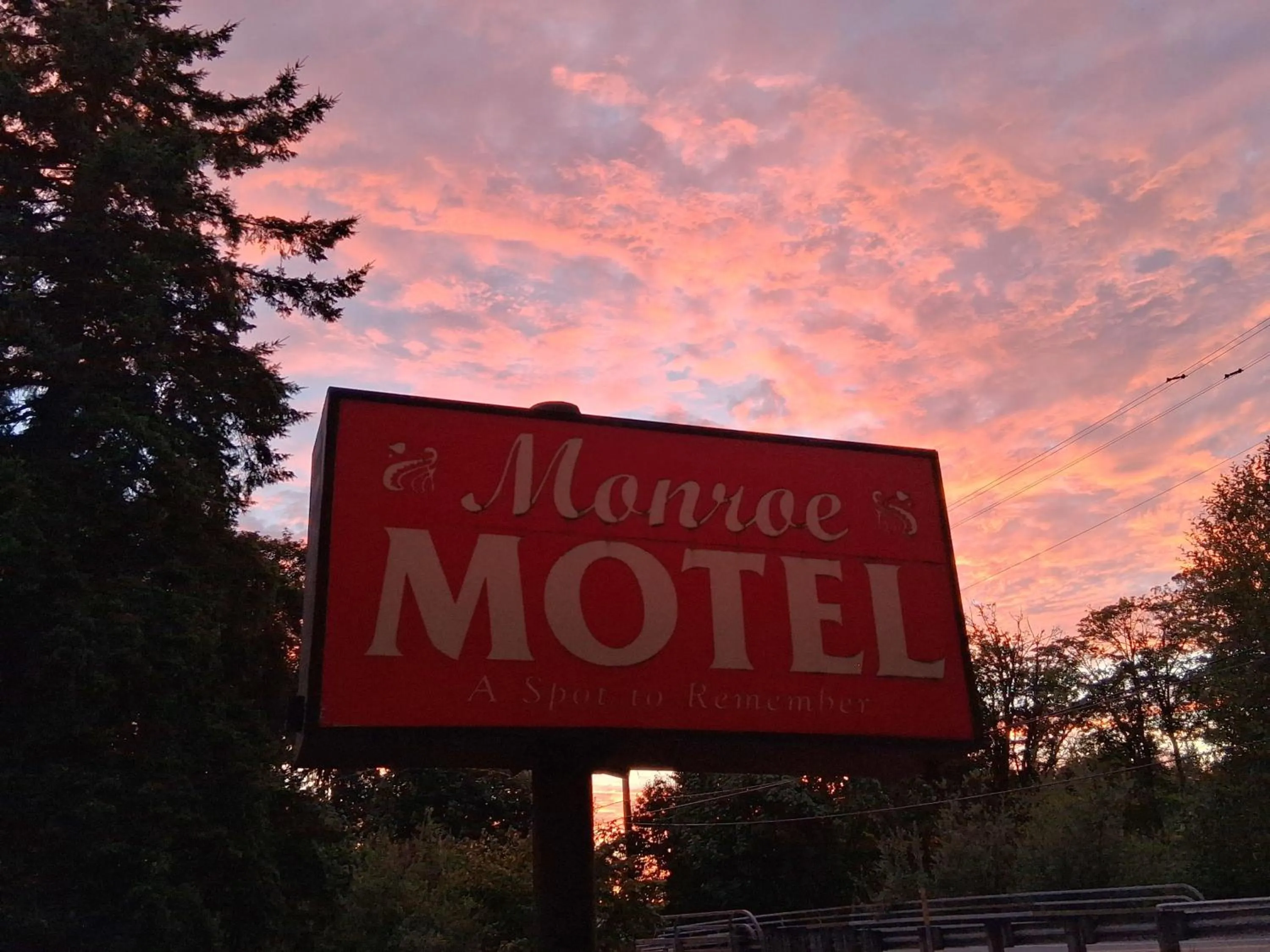Logo/Certificate/Sign in Monroe Motel