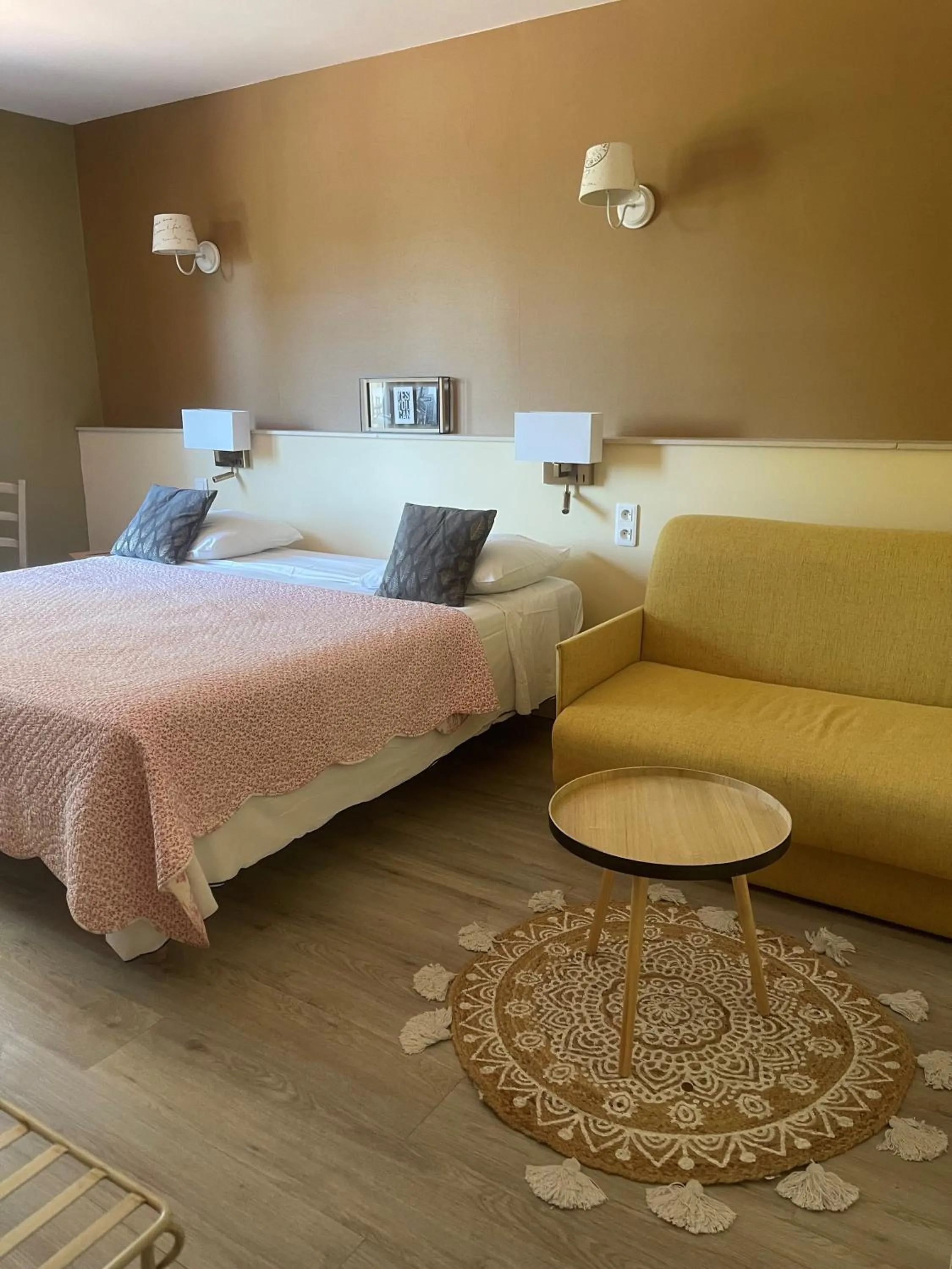 Bed in Hôtel Le Mas des Ecureuils