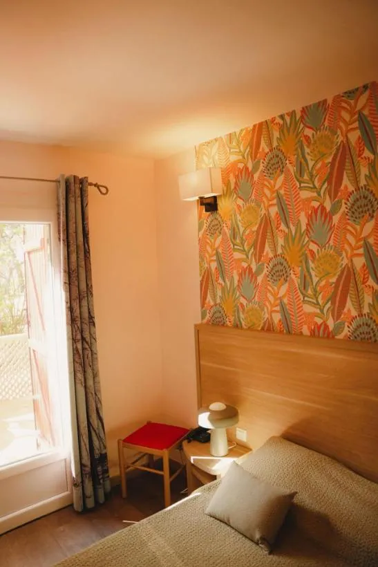 Bed in Hôtel Le Mas des Ecureuils