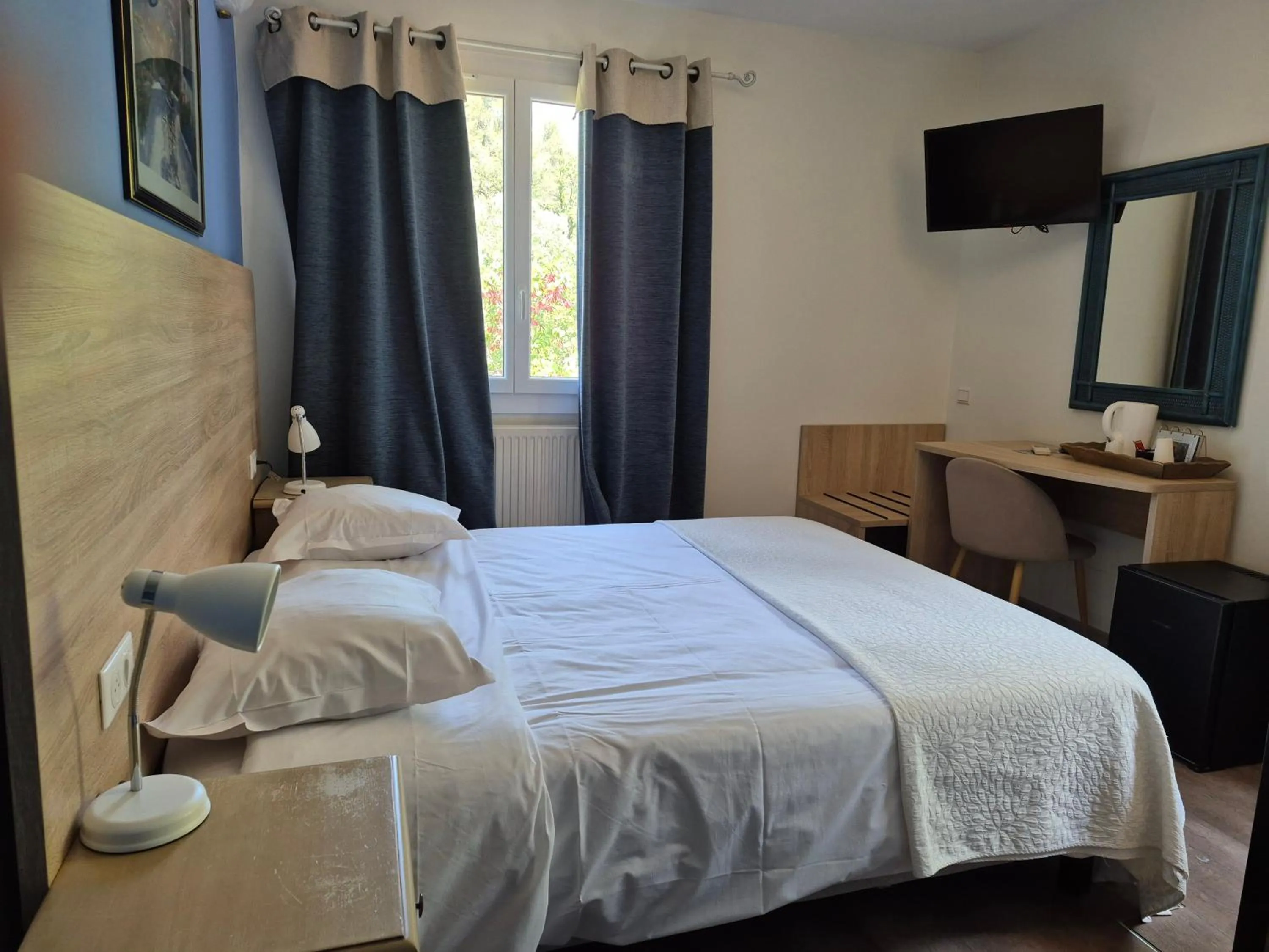 Bed in Hôtel Le Mas des Ecureuils