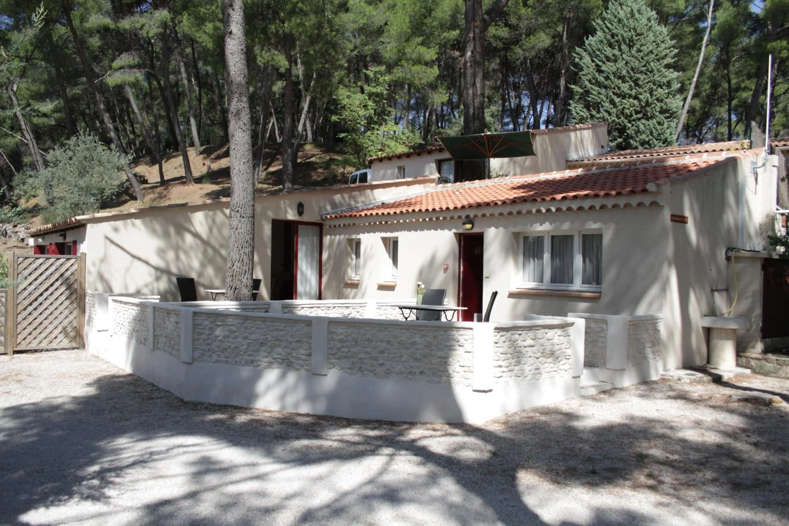 Garden in Hôtel Le Mas des Ecureuils