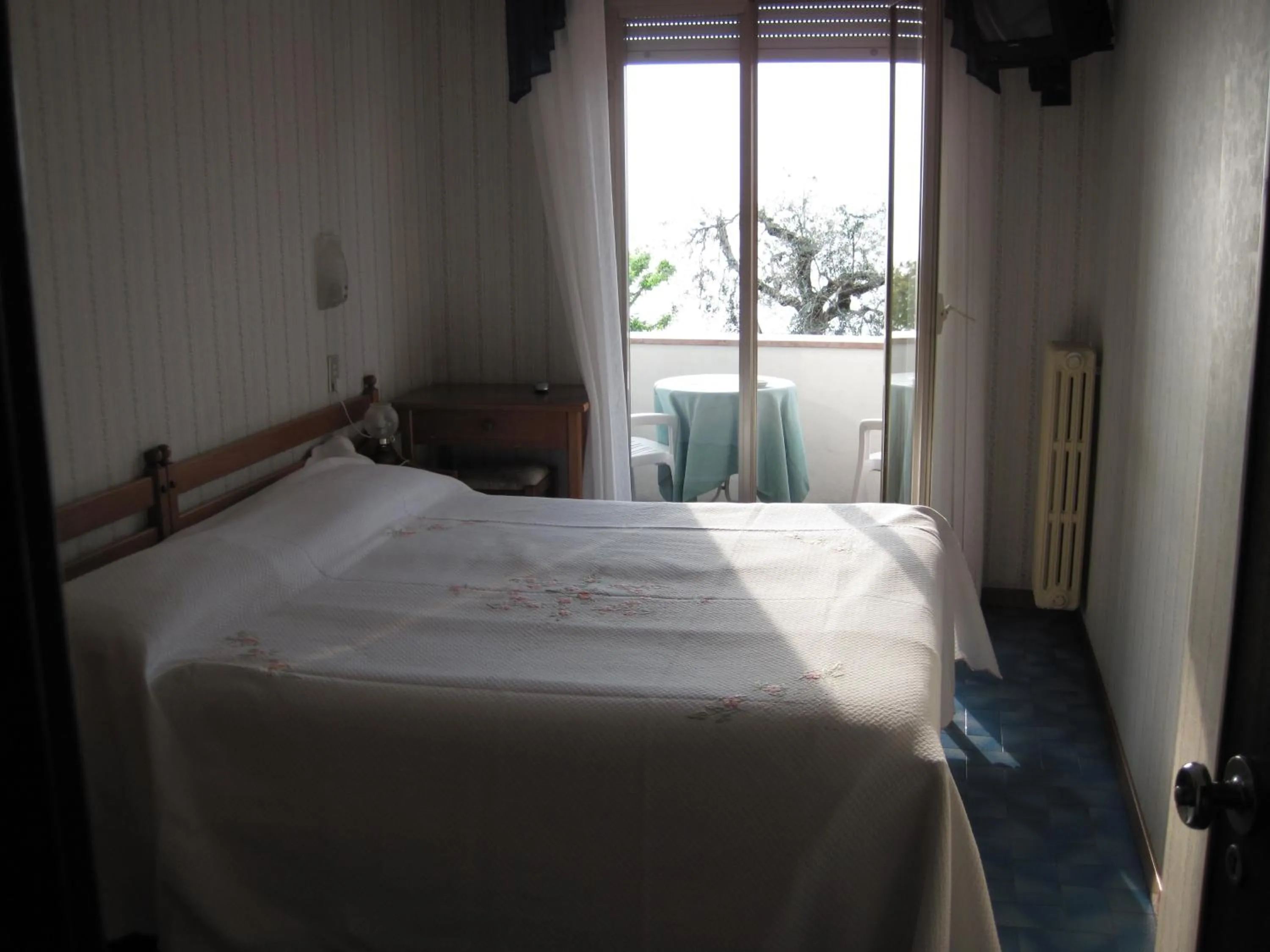 Photo of the whole room, Bed in Piccolo Hotel Direkt am See