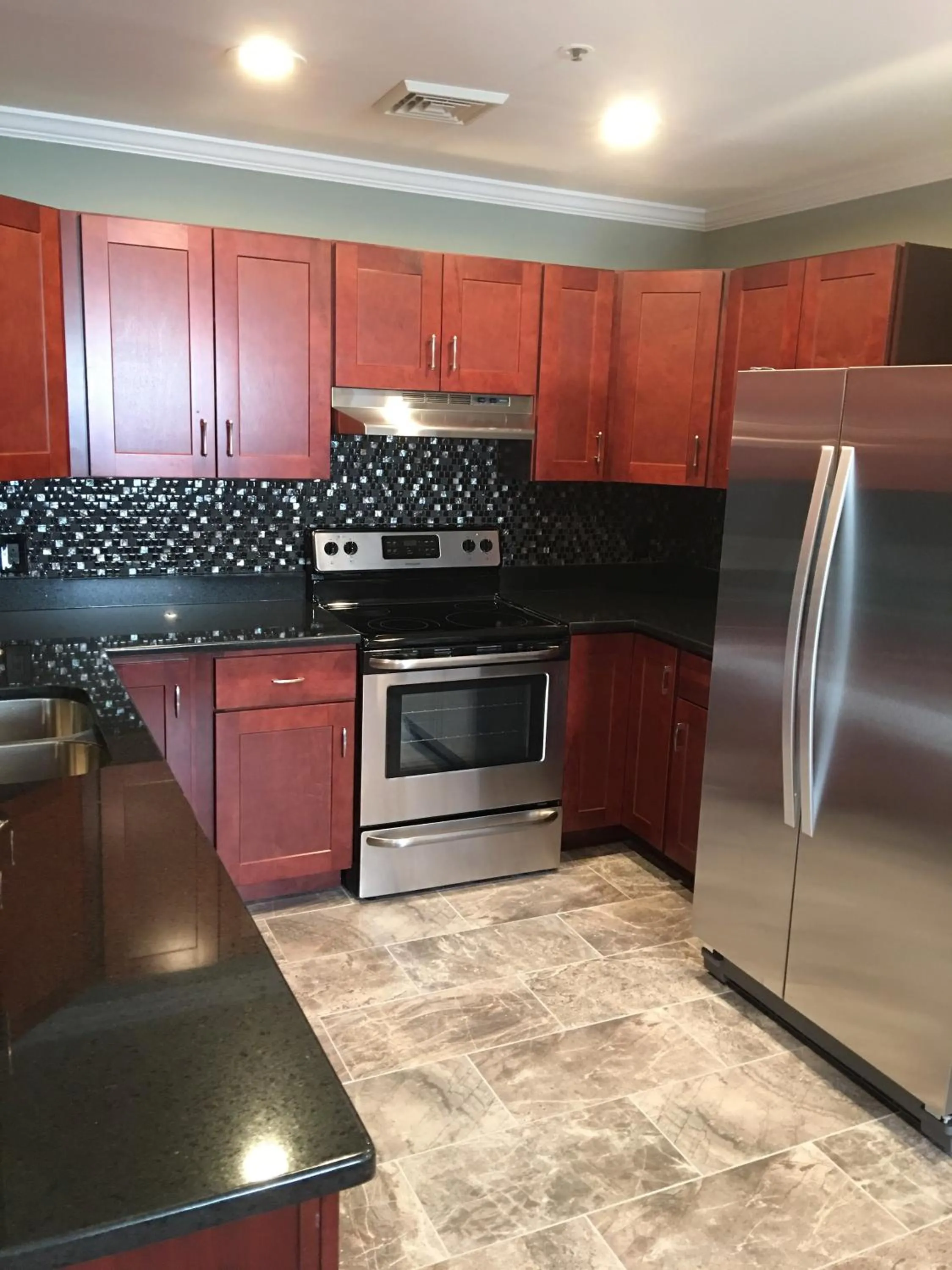 Kitchen or kitchenette in Irish American INN
