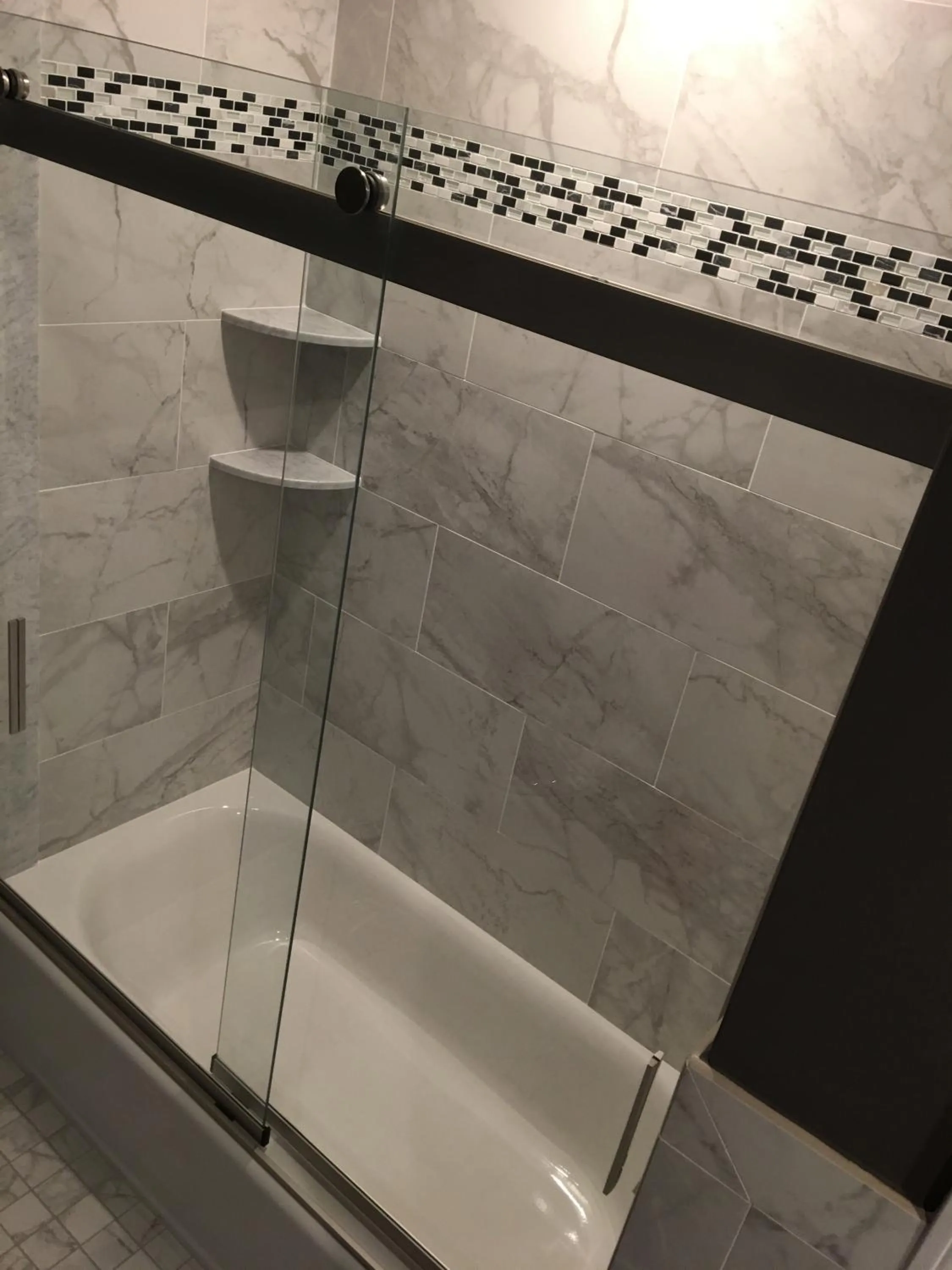 Shower in Irish American INN