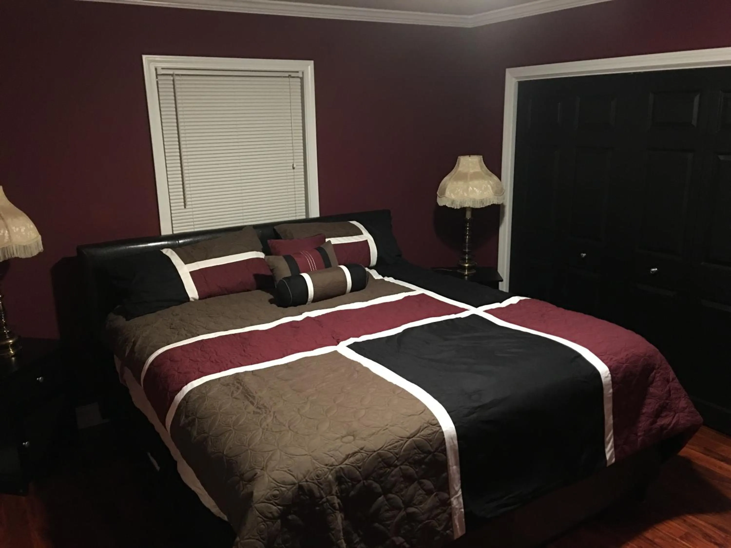 Bed in Irish American INN