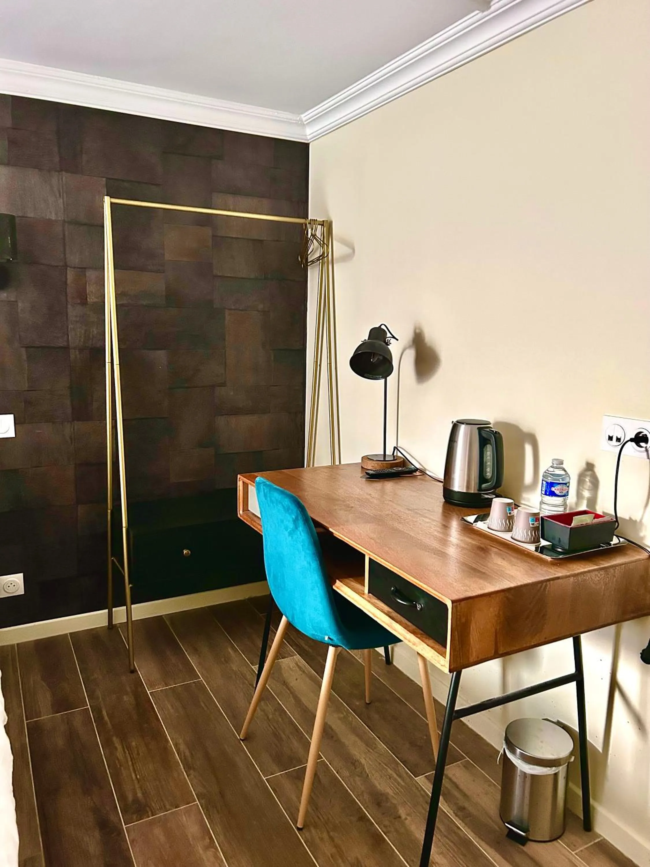 Seating area in Hotel Acadie Orly Morangis