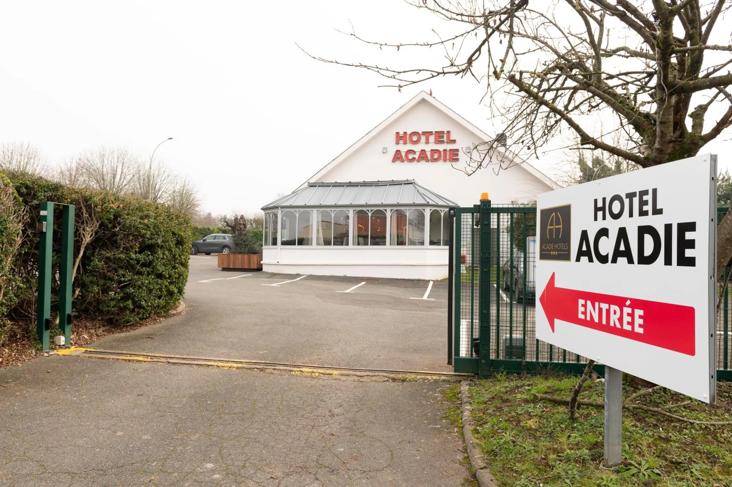 Facade/entrance in Hotel Acadie Orly Morangis