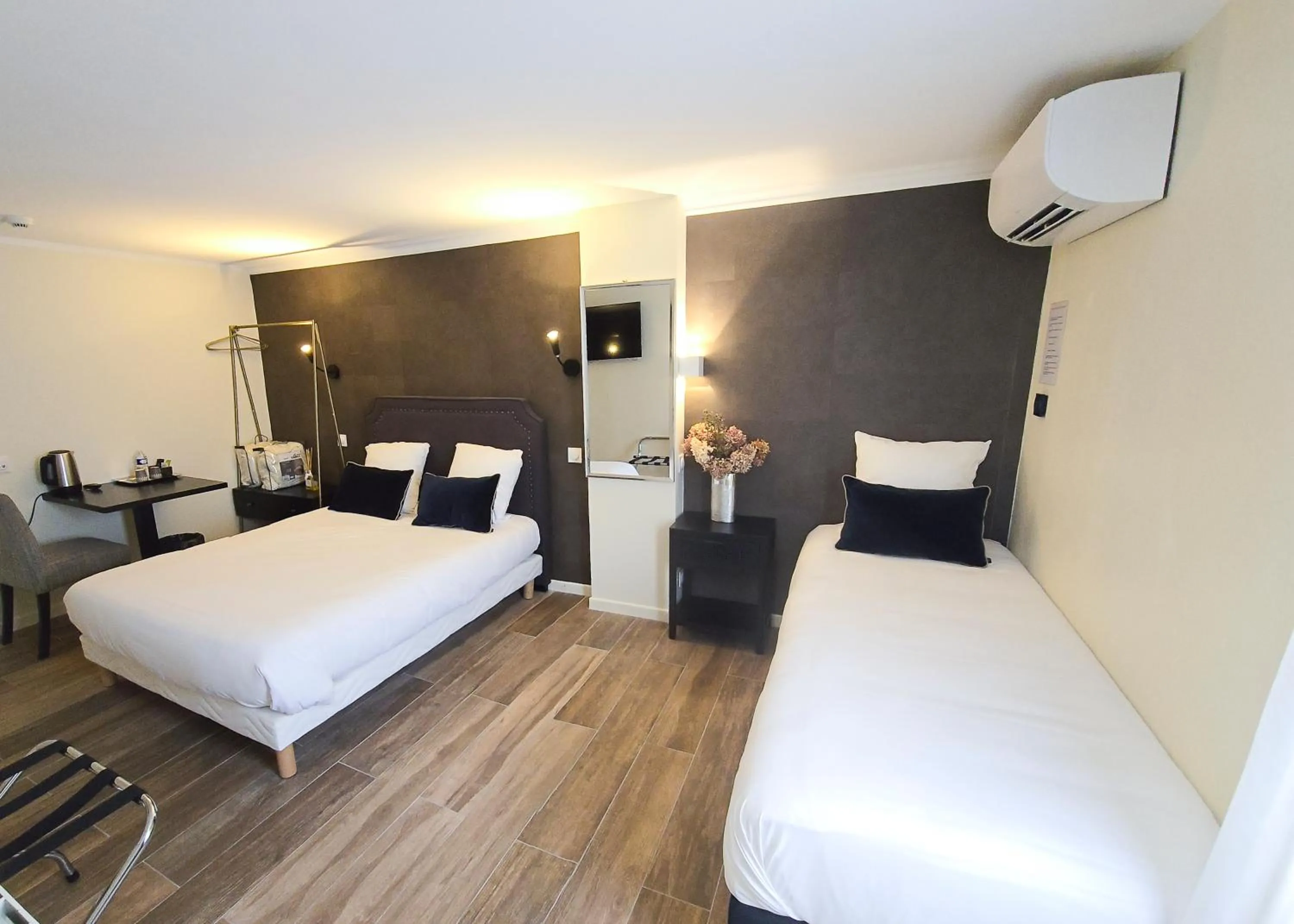Photo of the whole room, Bed in Hotel Acadie Orly Morangis