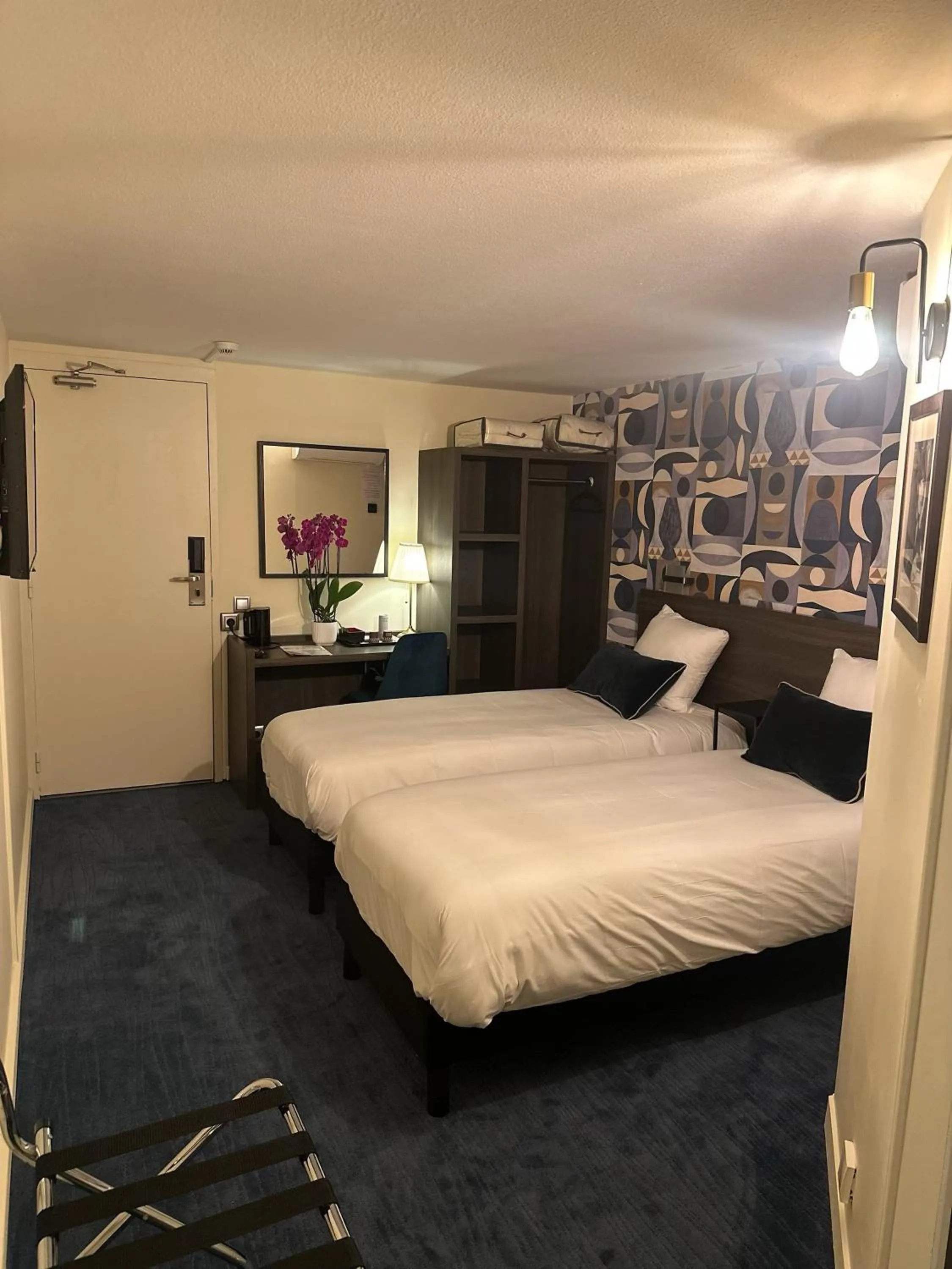 Bed in Hotel Acadie Orly Morangis