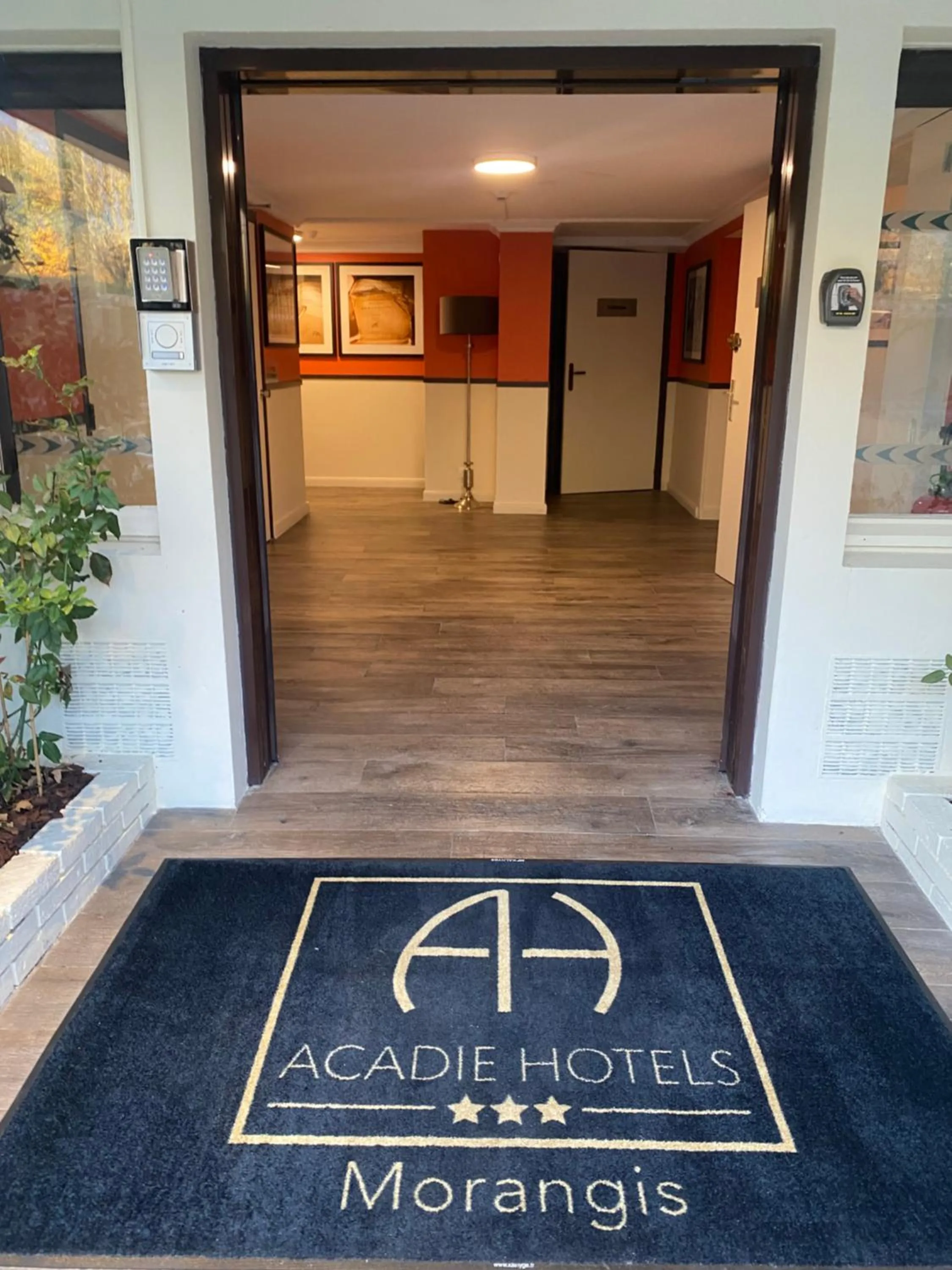 Facade/entrance in Hotel Acadie Orly Morangis