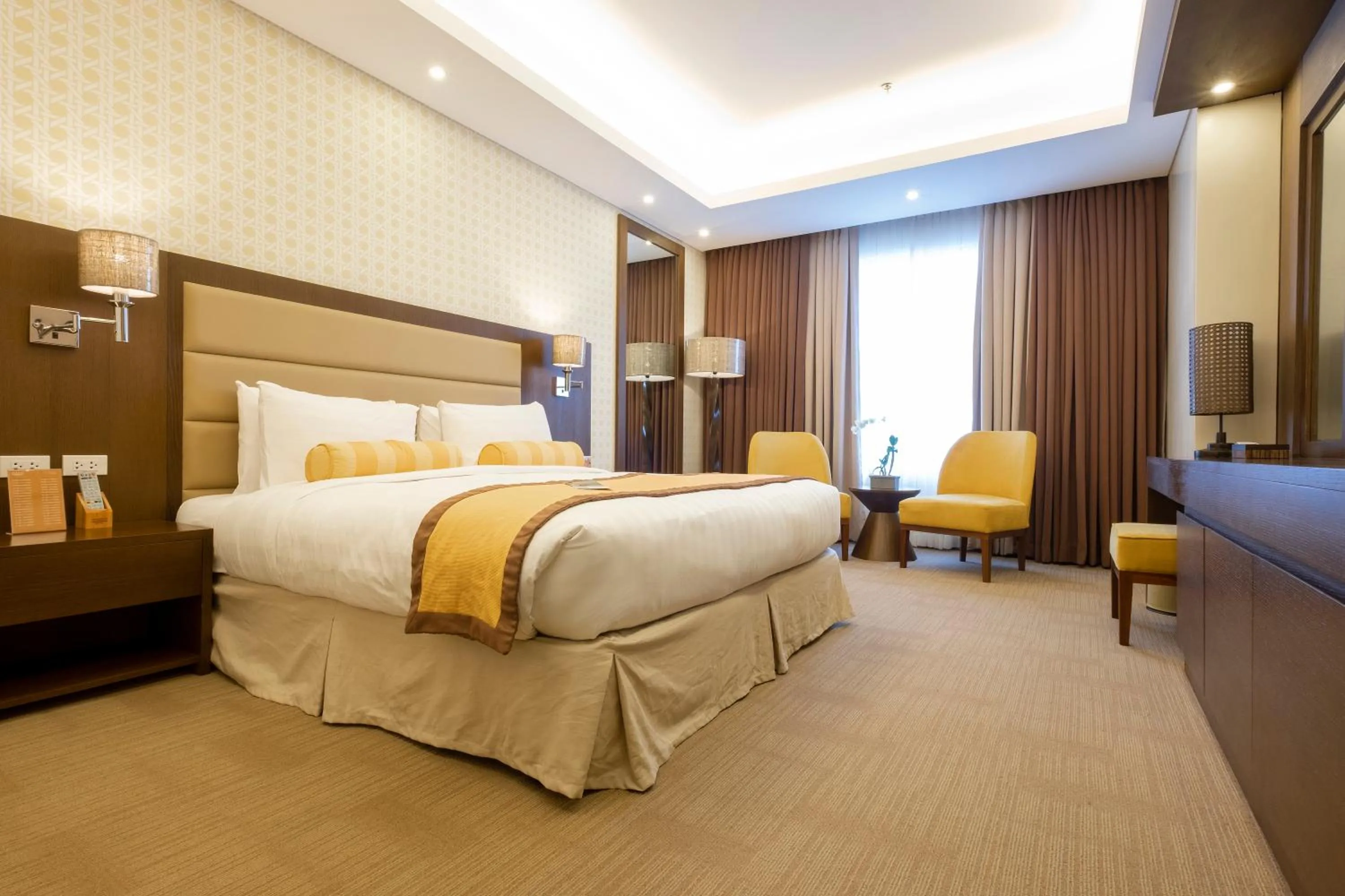 Bedroom, Bed in Maayo Hotel