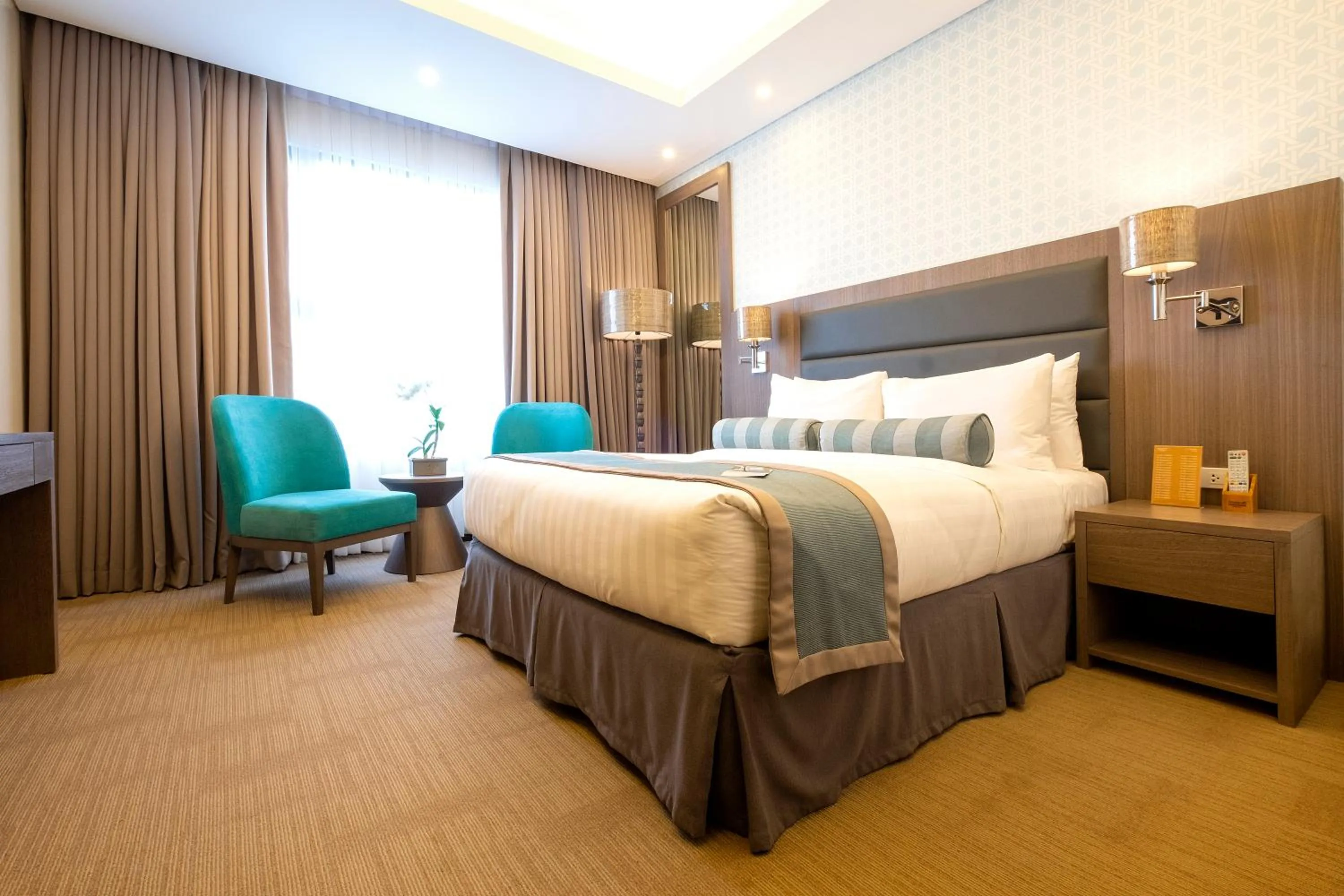 Bedroom, Bed in Maayo Hotel