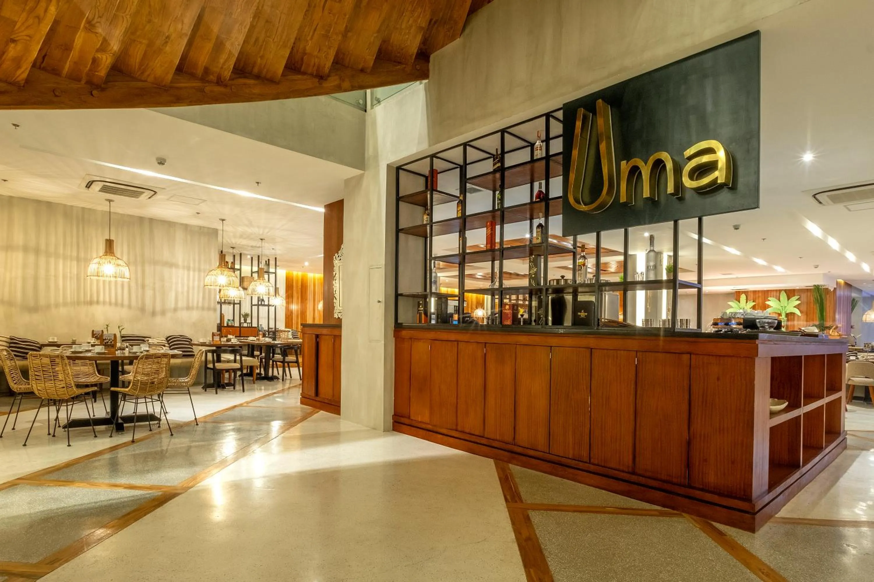 Restaurant/places to eat in Maayo Hotel