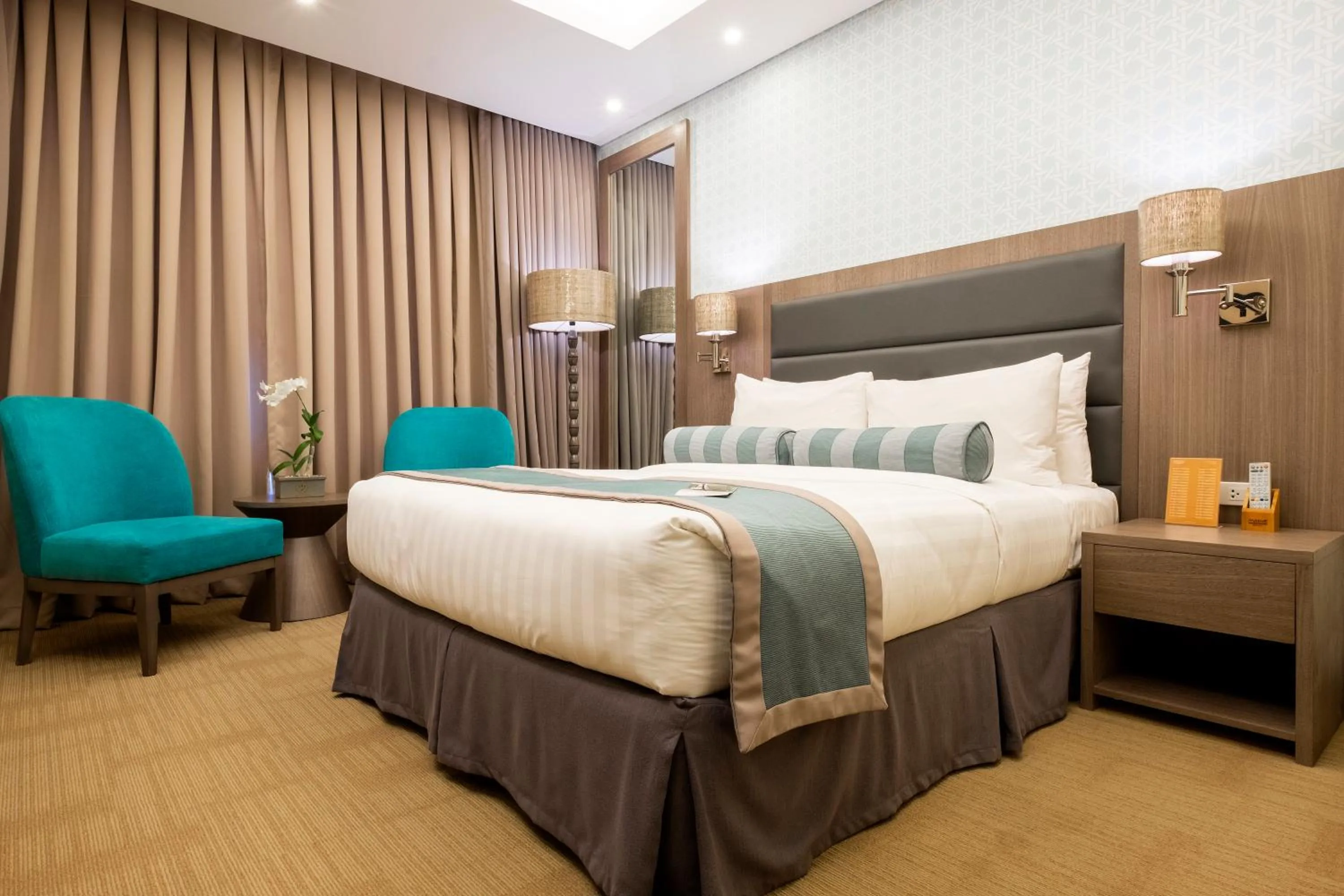 Bedroom, Bed in Maayo Hotel