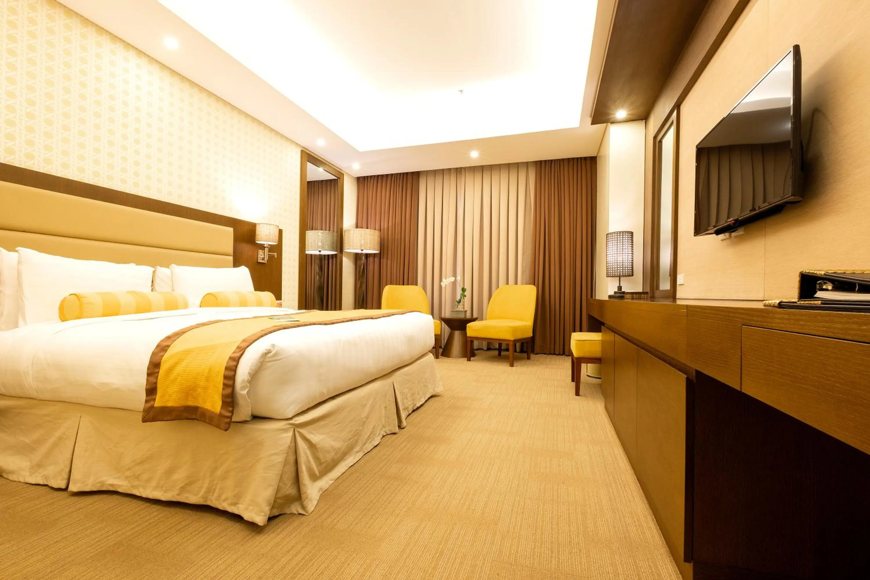 Bedroom, Bed in Maayo Hotel