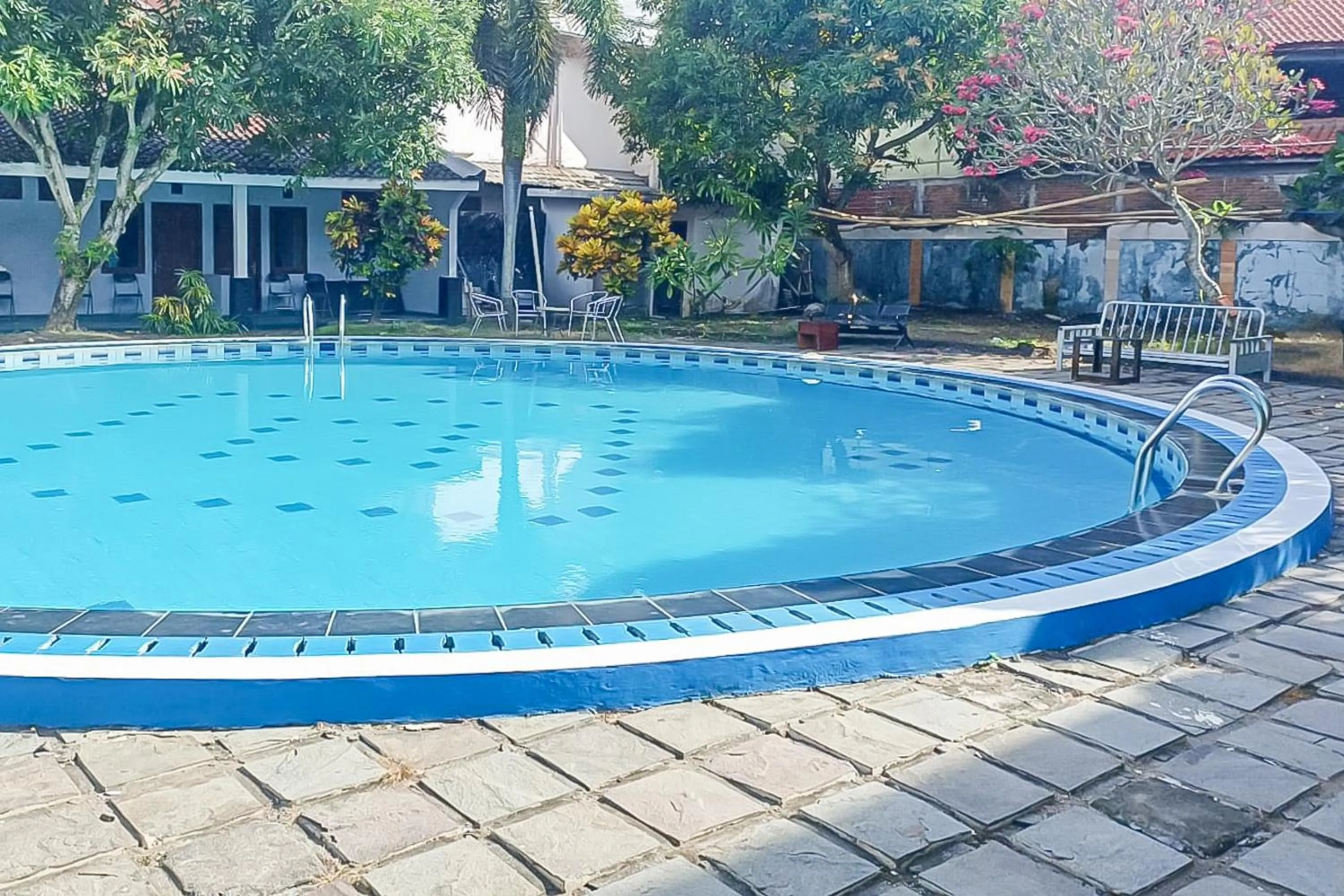 RedDoorz Plus At Hotel Sofia Pangandaran