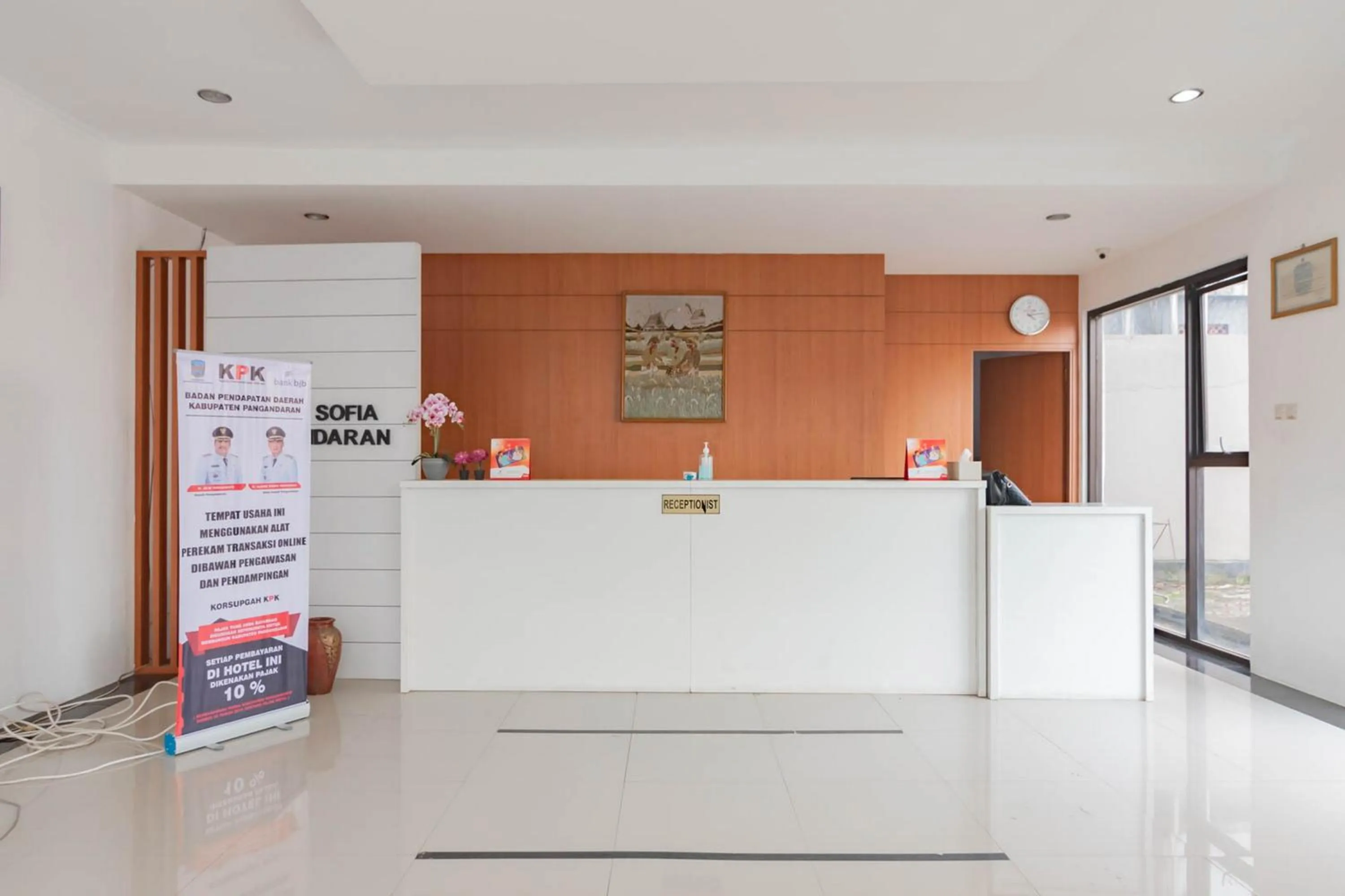 RedDoorz Plus At Hotel Sofia Pangandaran