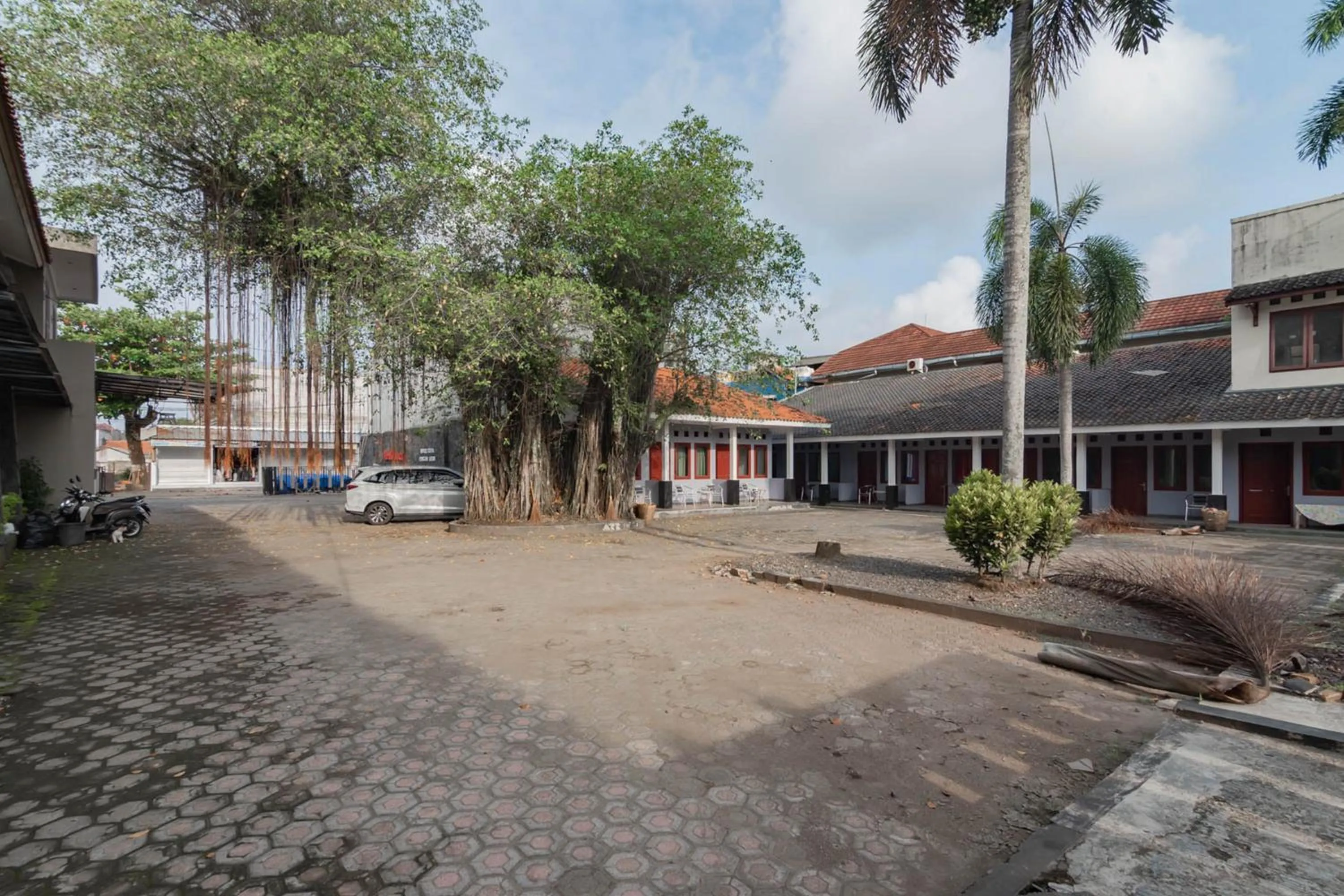 RedDoorz Plus At Hotel Sofia Pangandaran