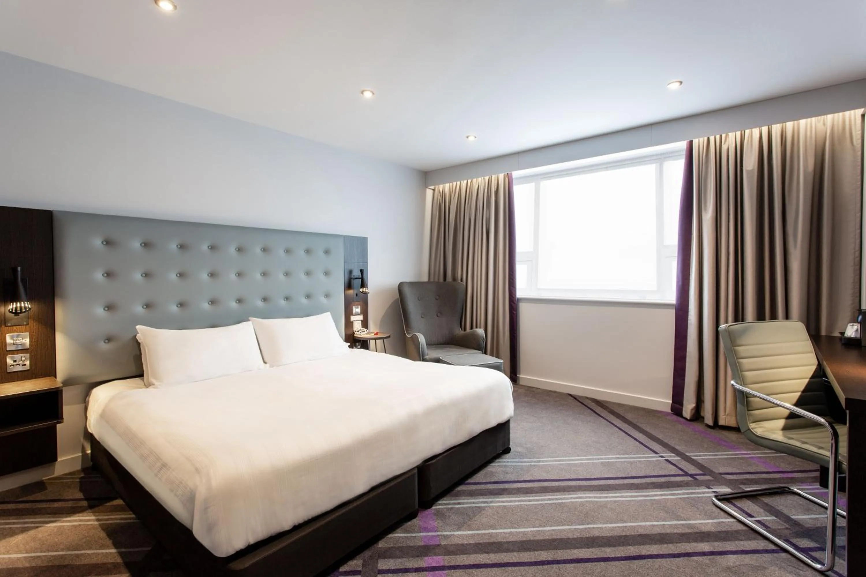 Bedroom, Bed in Premier Inn Dublin Airport