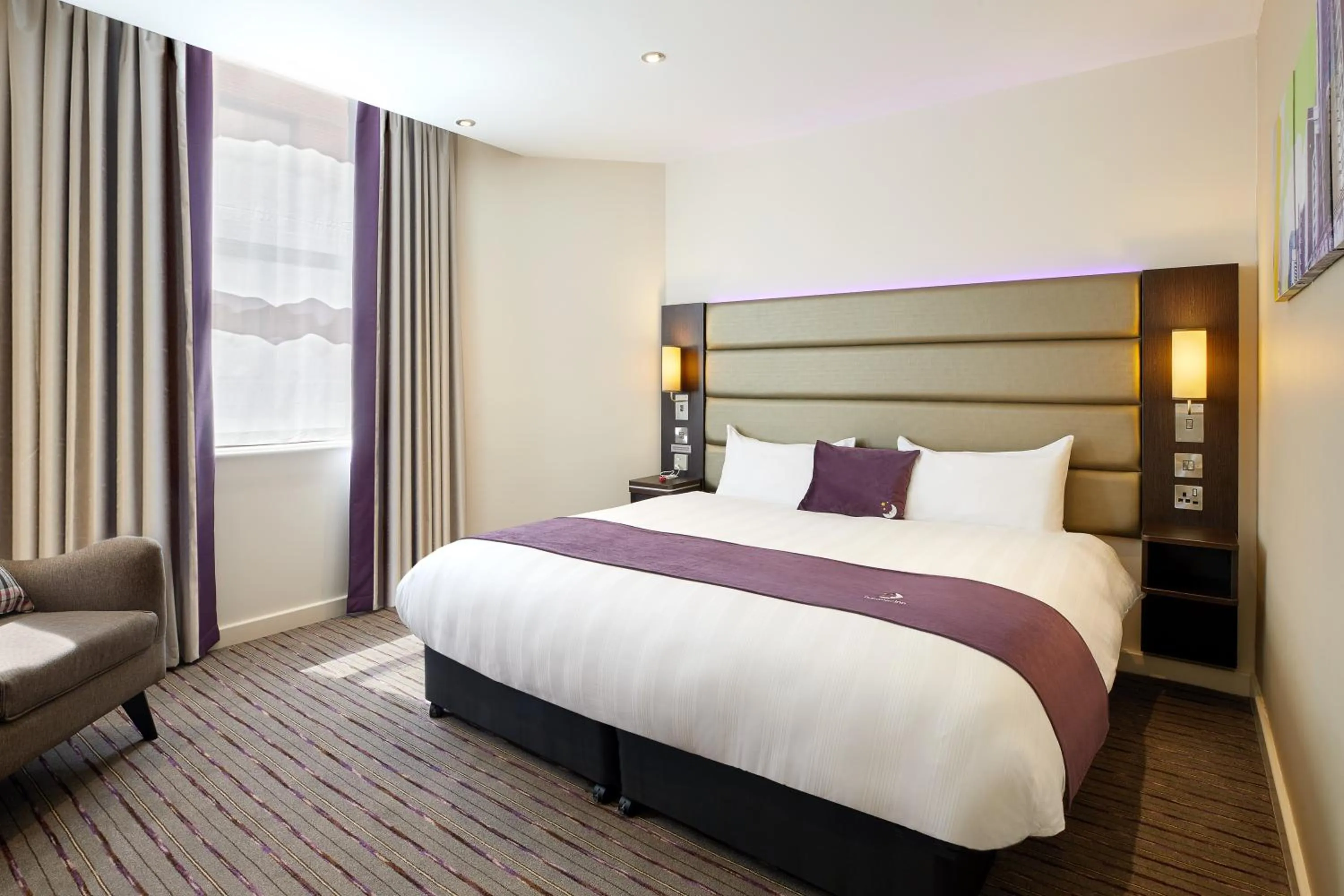 Bed in Premier Inn Dublin Airport
