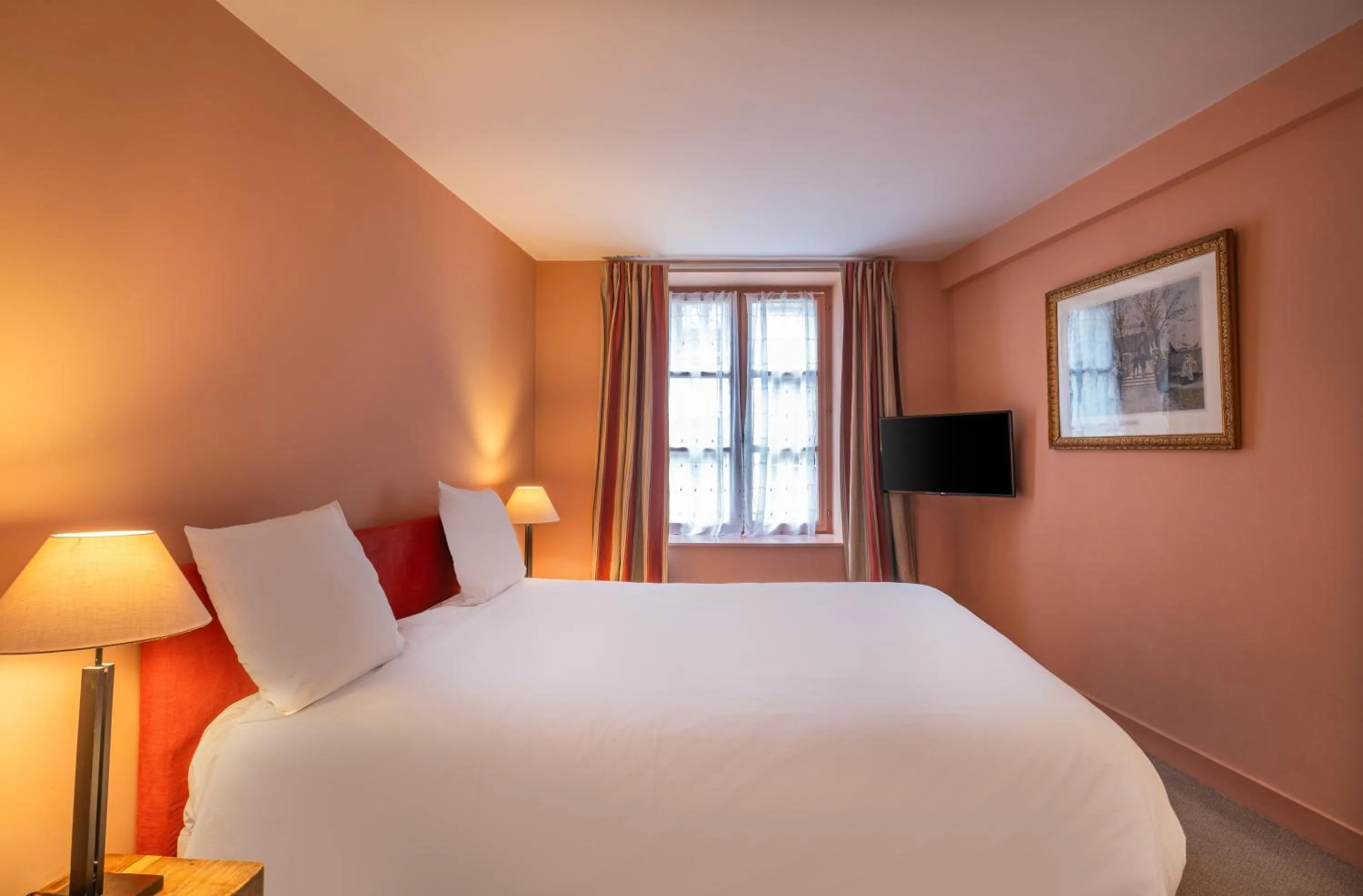 Bedroom, Bed in Hostellerie de l'Écu de Bretagne