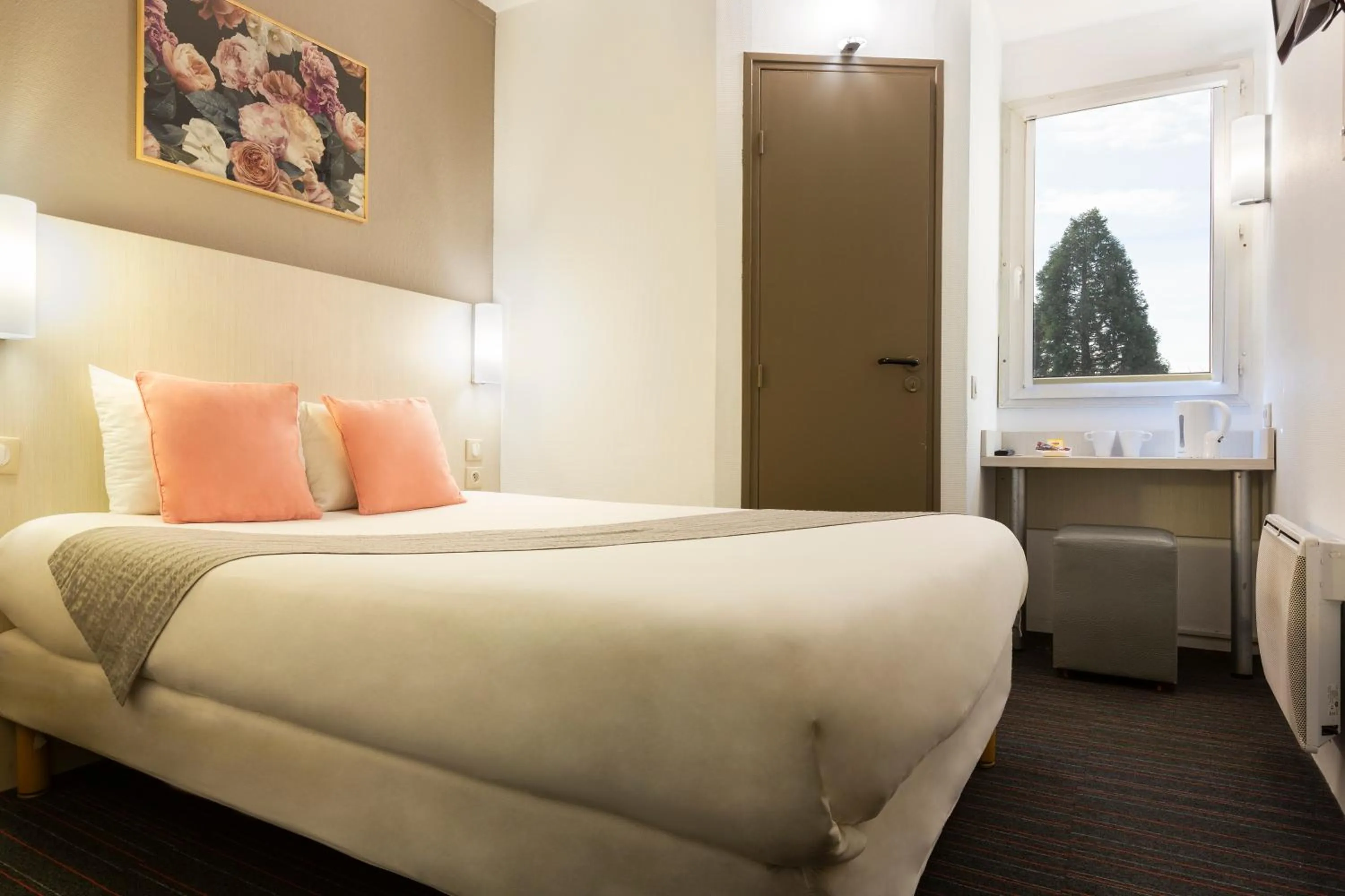 Property building, Bed in Comfort Hotel Orléans Olivet