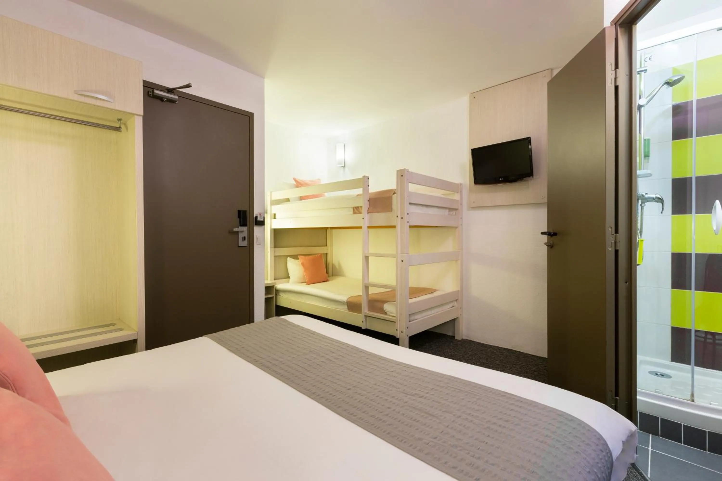 bunk bed, Bed in Comfort Hotel Orléans Olivet