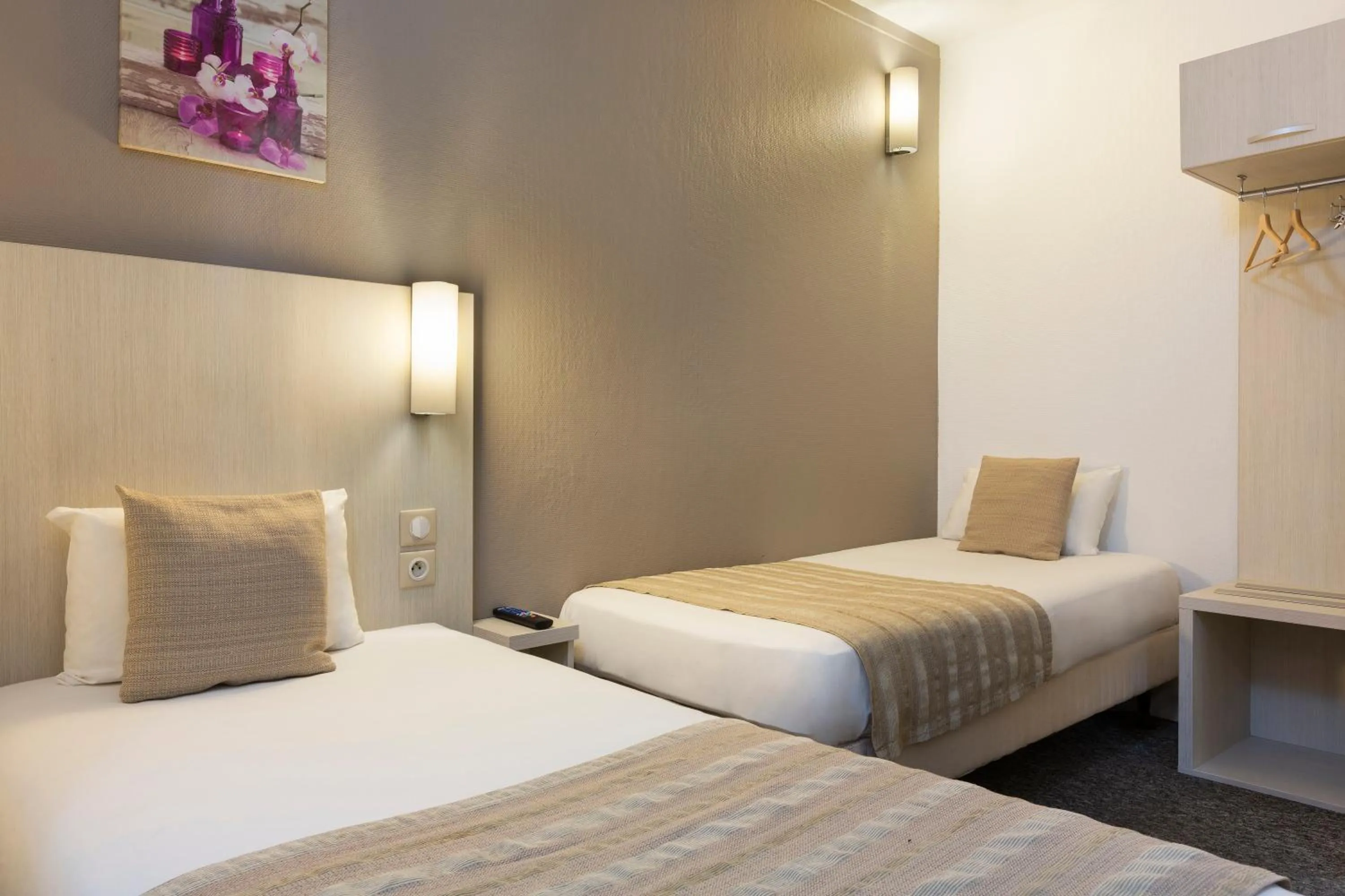 Property building, Bed in Comfort Hotel Orléans Olivet