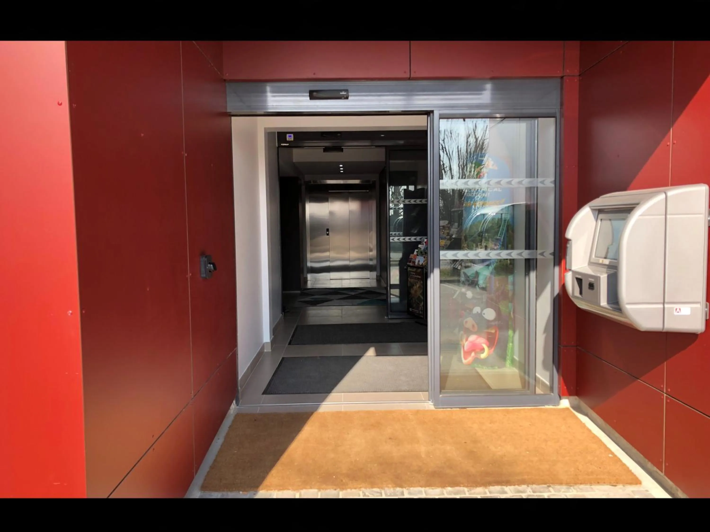 Facade/entrance in Hôtel AKENA Aéroport Charles de Gaulle - Saint Witz