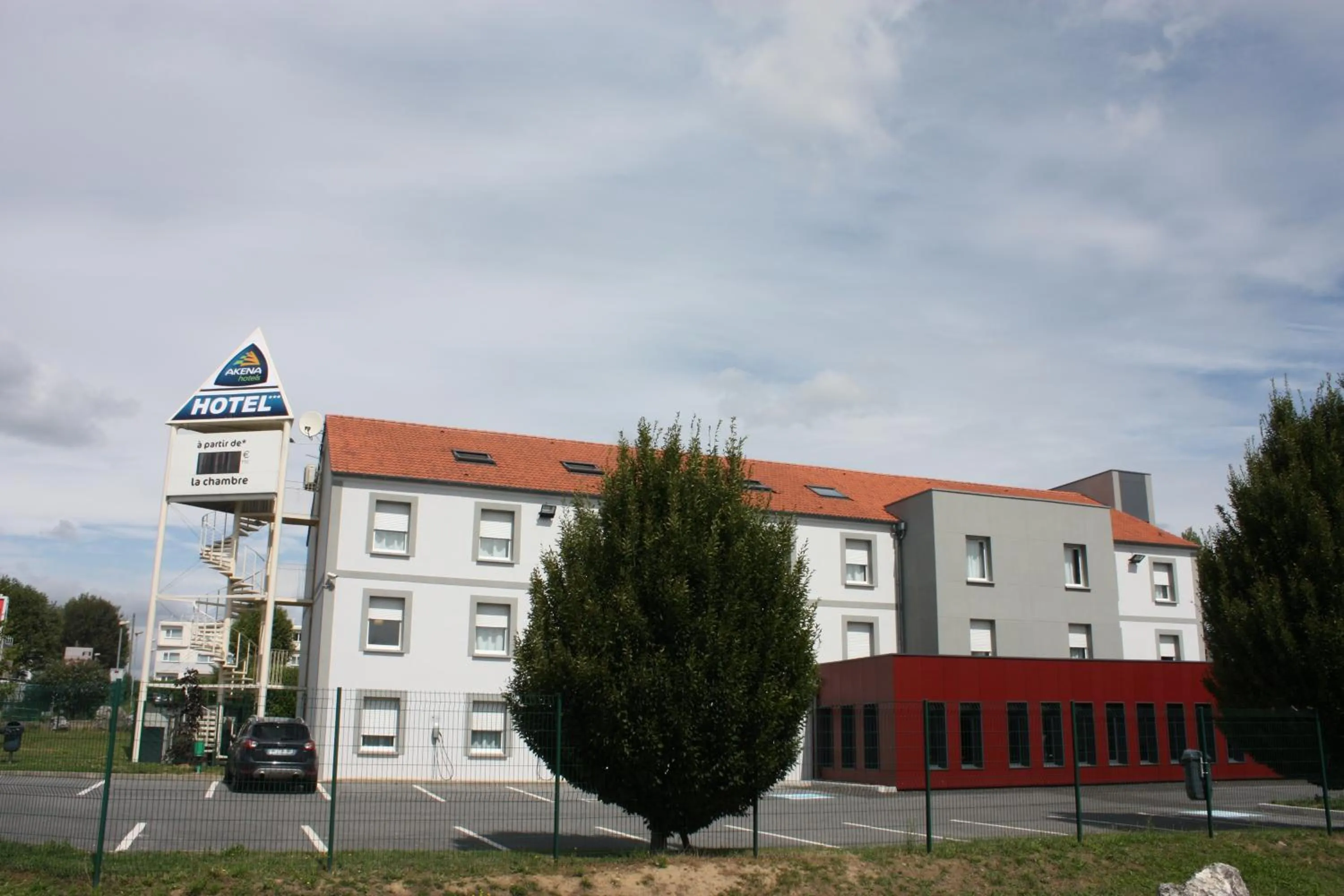Property building in Hôtel AKENA Aéroport Charles de Gaulle - Saint Witz