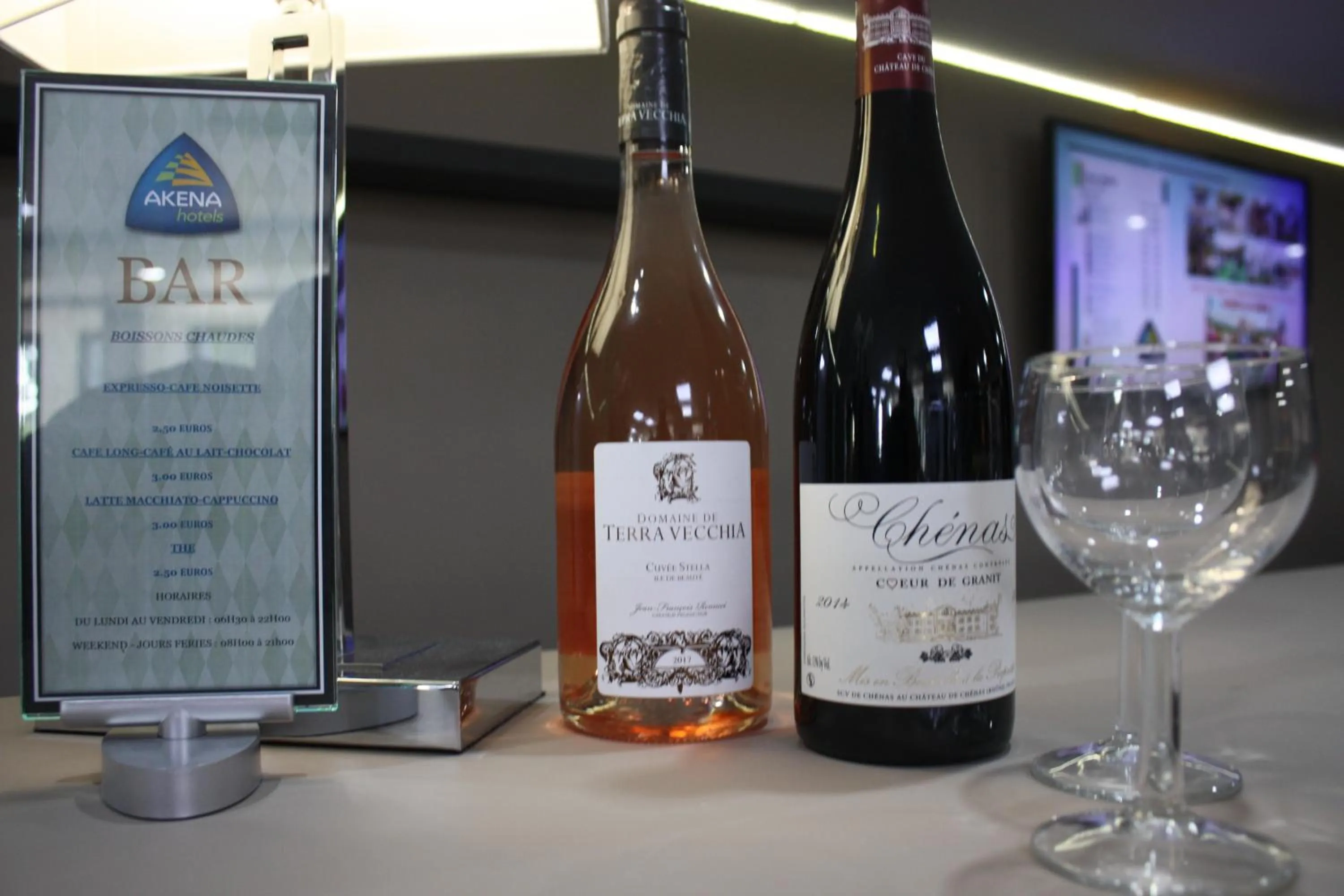 Lounge or bar in Hôtel AKENA Aéroport Charles de Gaulle - Saint Witz