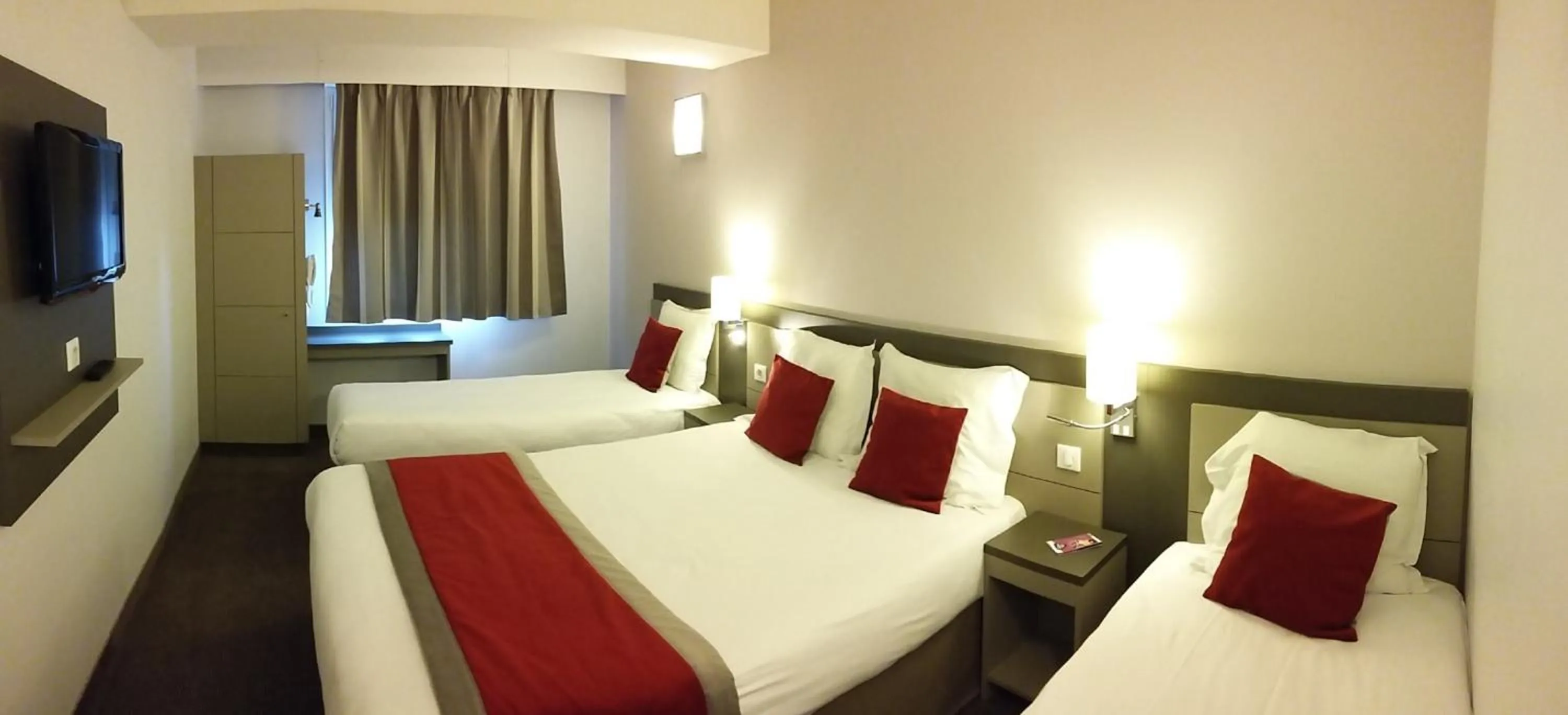 Bedroom in Hôtel AKENA Aéroport Charles de Gaulle - Saint Witz