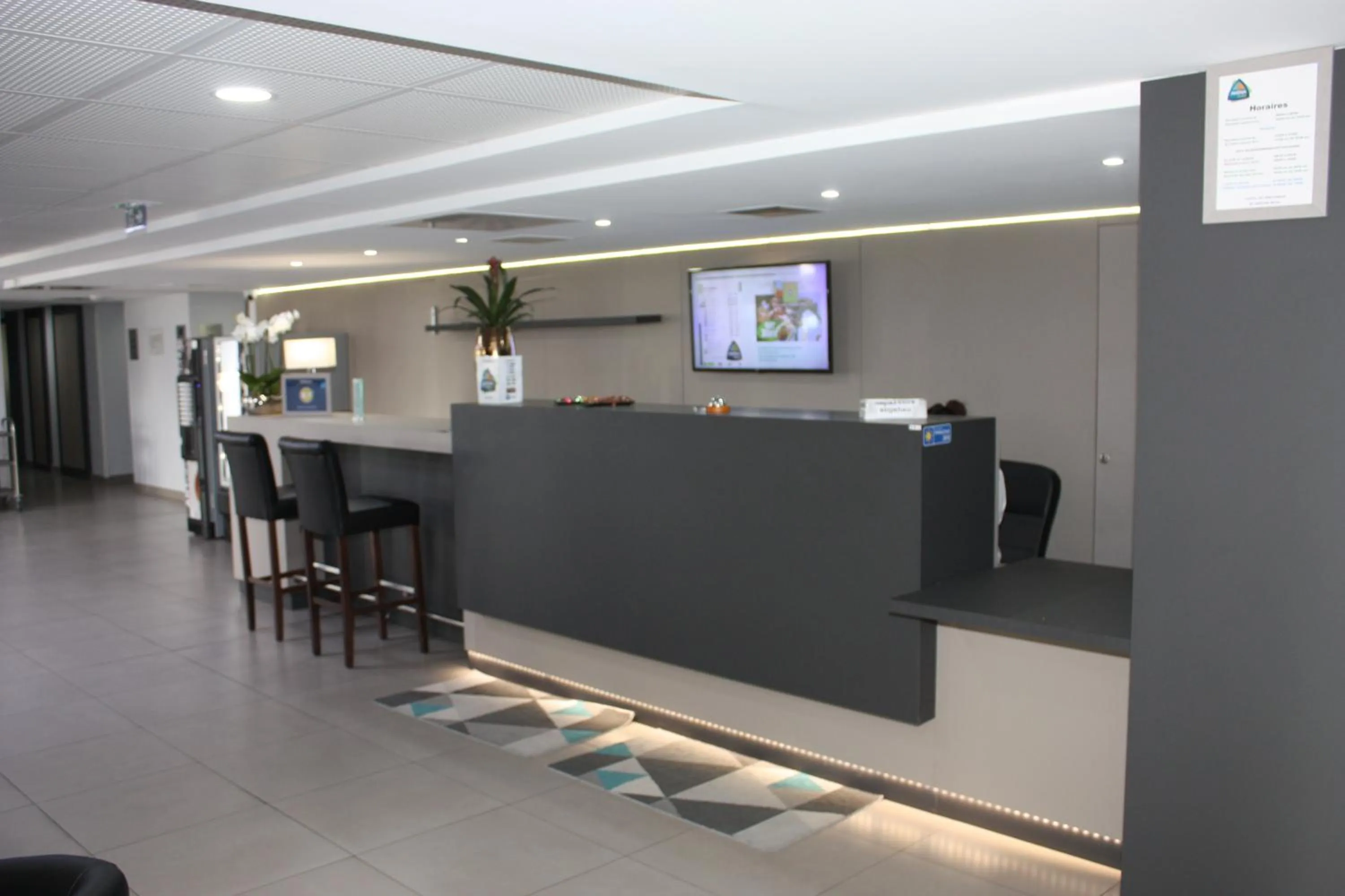 Lobby or reception in Hôtel AKENA Aéroport Charles de Gaulle - Saint Witz