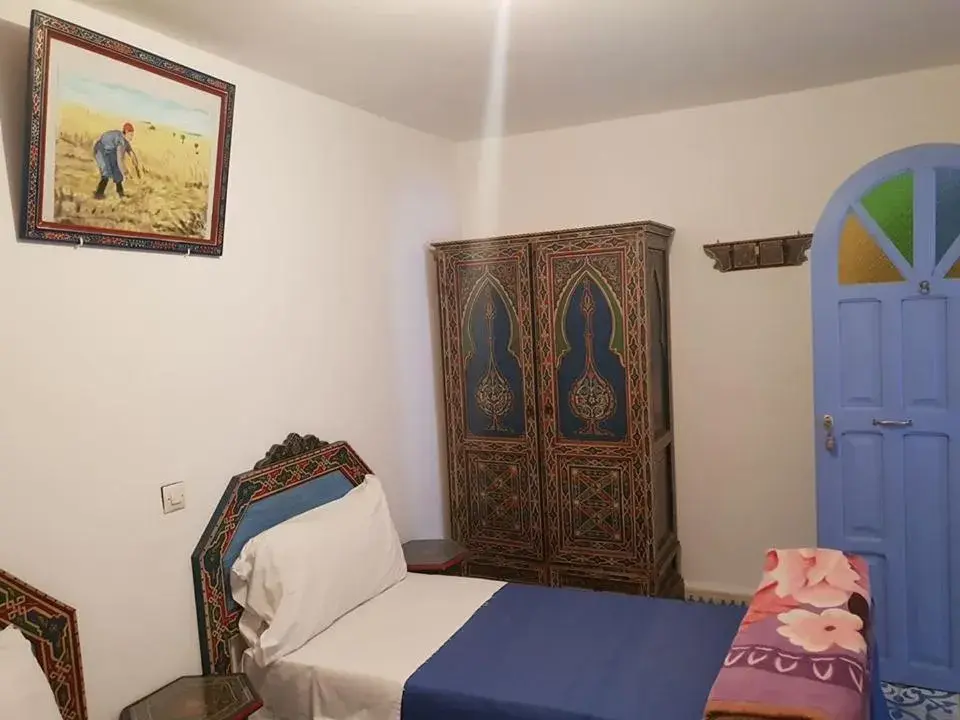Triple Room with Shared Bathroom and Toilet in Hotel Ouarzazate Triple Room with Shared Bathroom and Toilet in Hotel Ouarzazate