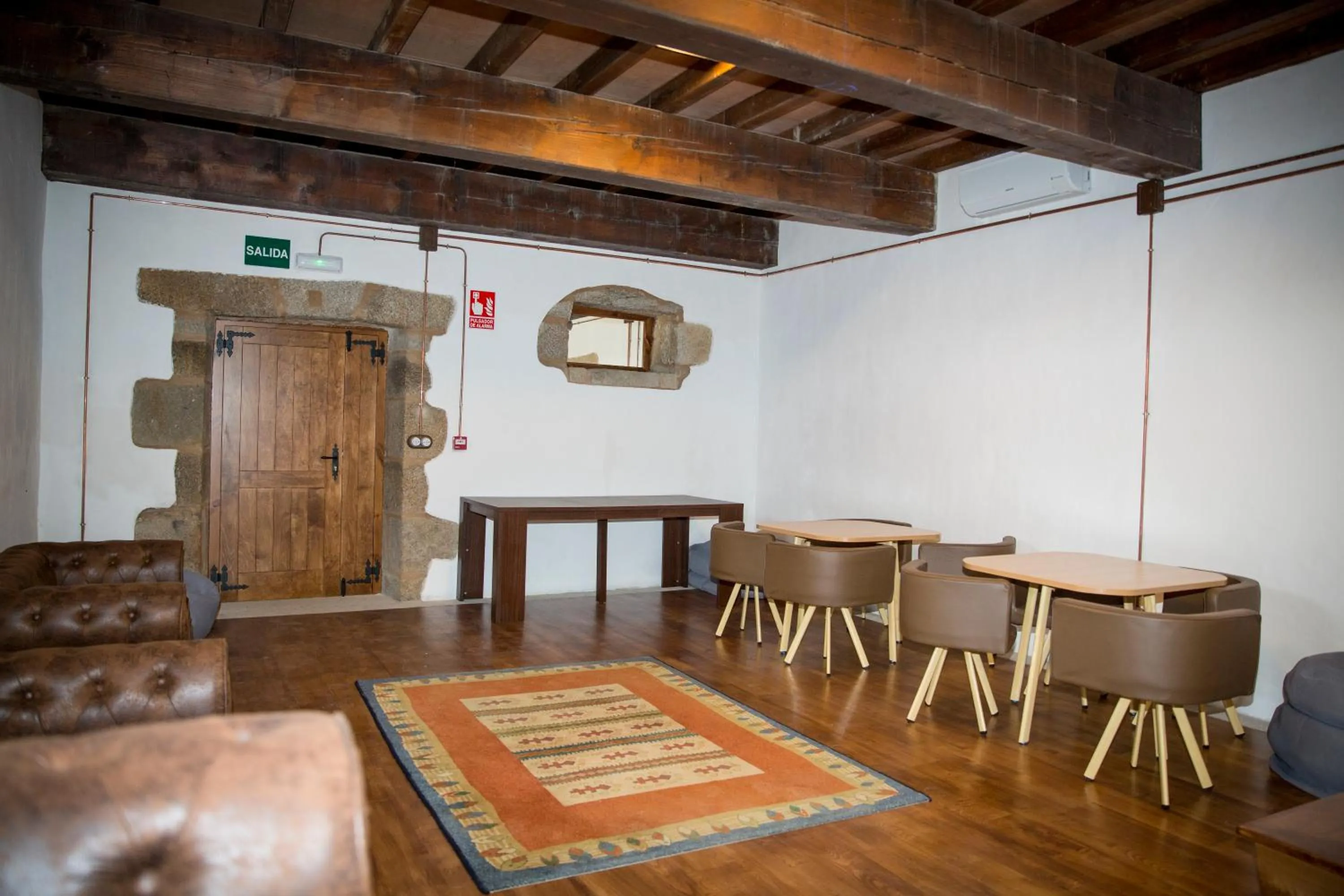 Communal lounge/ TV room in Monasterio de Moraime