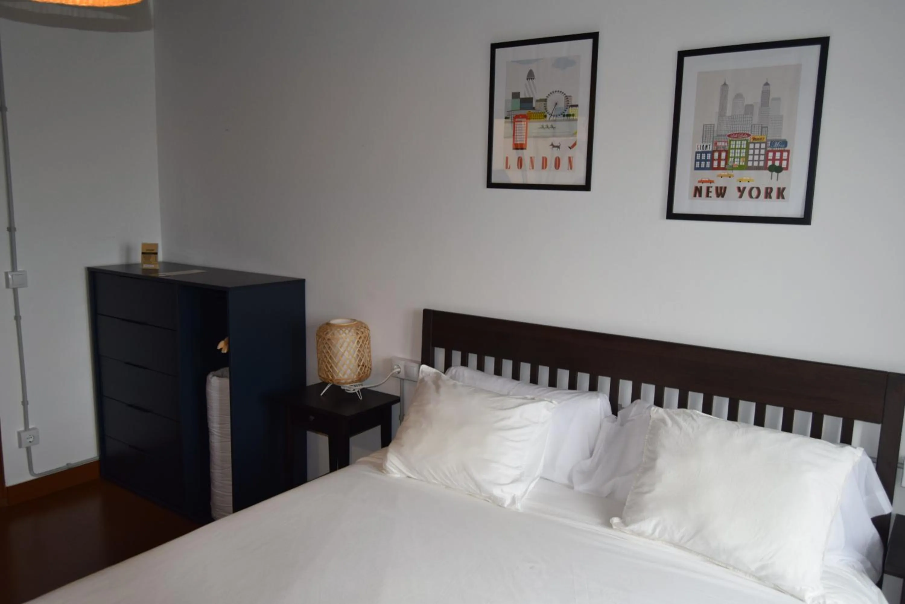 Bedroom, Bed in Monasterio de Moraime